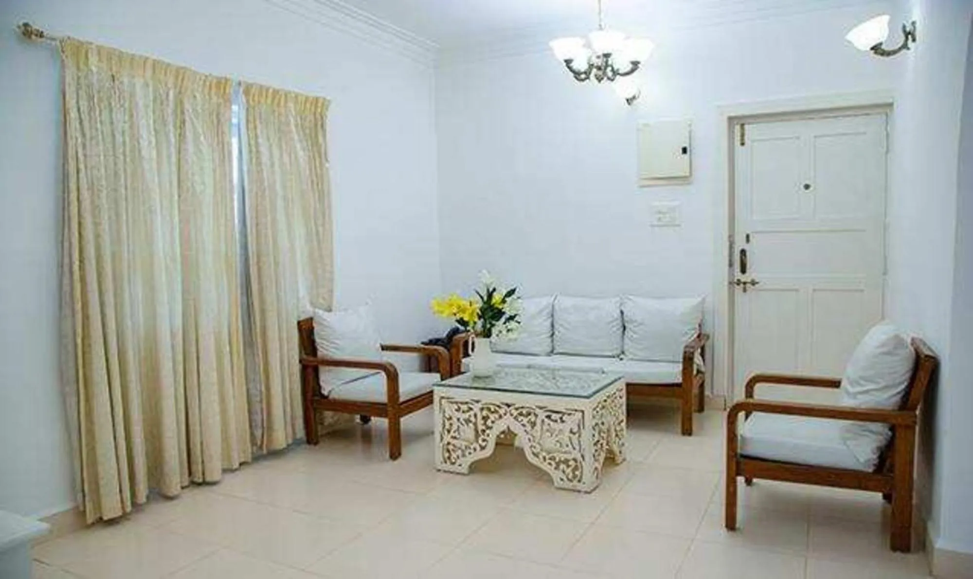 Living room in Via Toro Highland Beach Resort With Pool - 500M From Candolim Beach