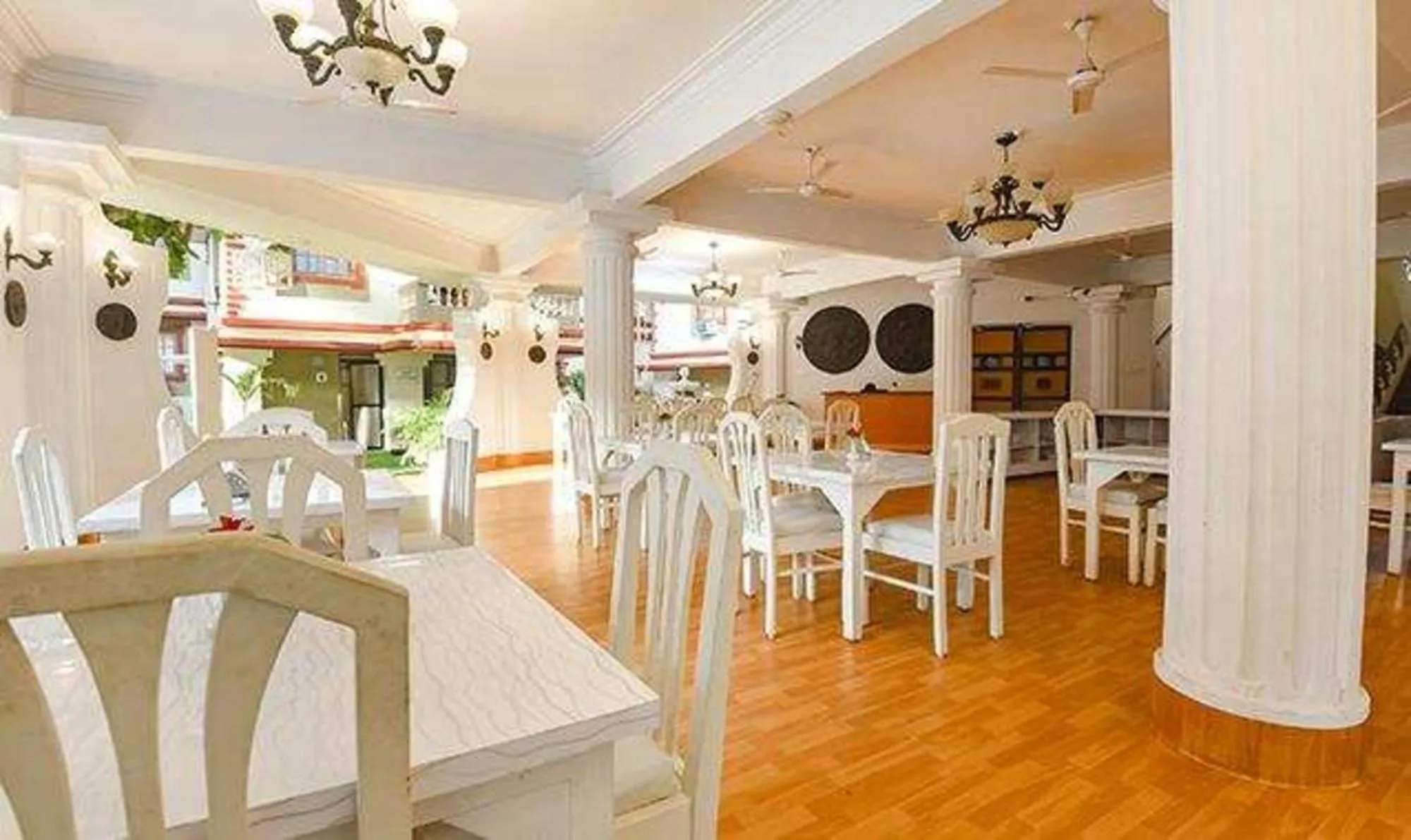 Restaurant/places to eat in Via Toro Highland Beach Resort With Pool - 500M From Candolim Beach