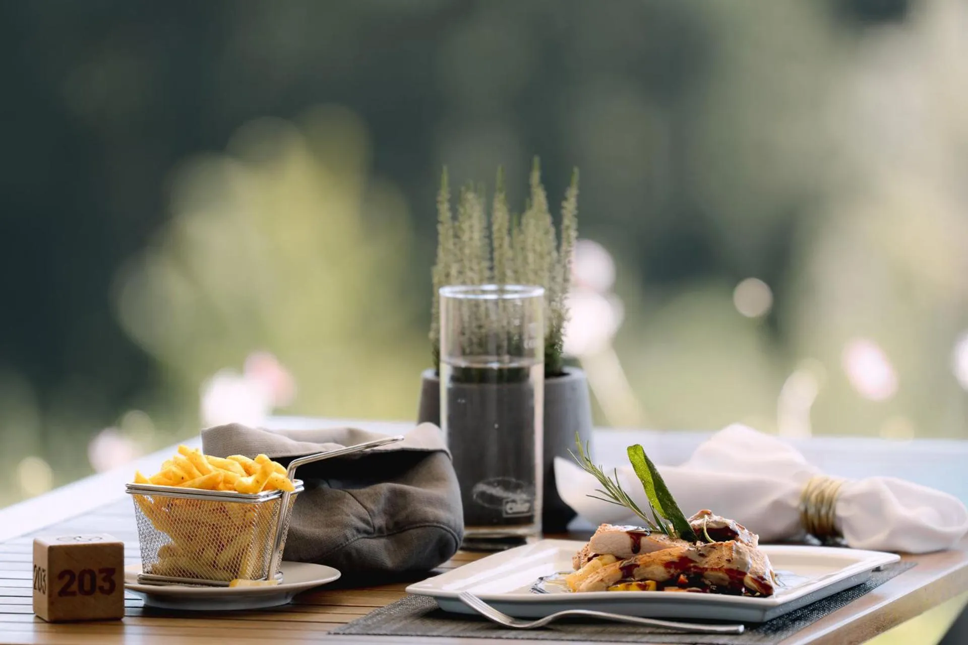 Restaurant/places to eat in Hotel & Restaurant Nollen