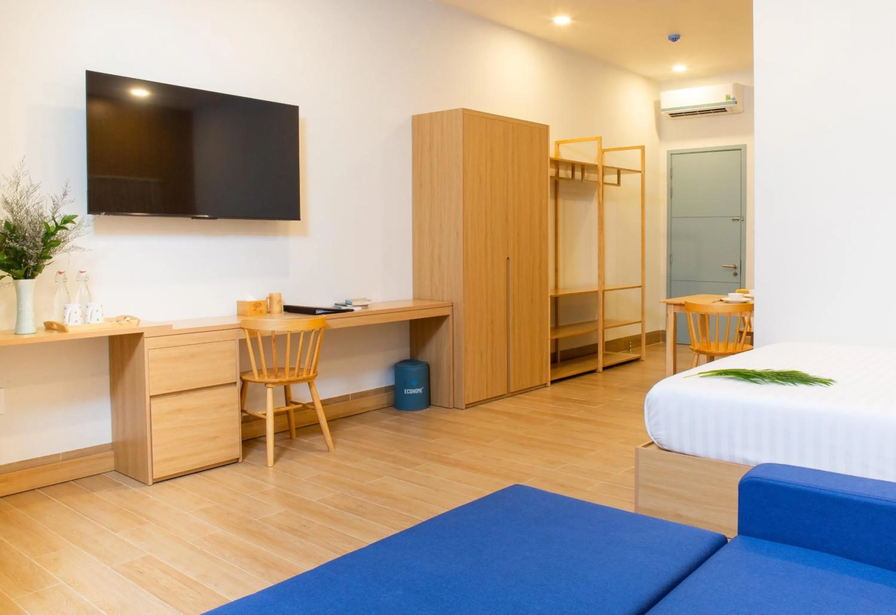 Seating area in Vy's House Phanthiet Hotel