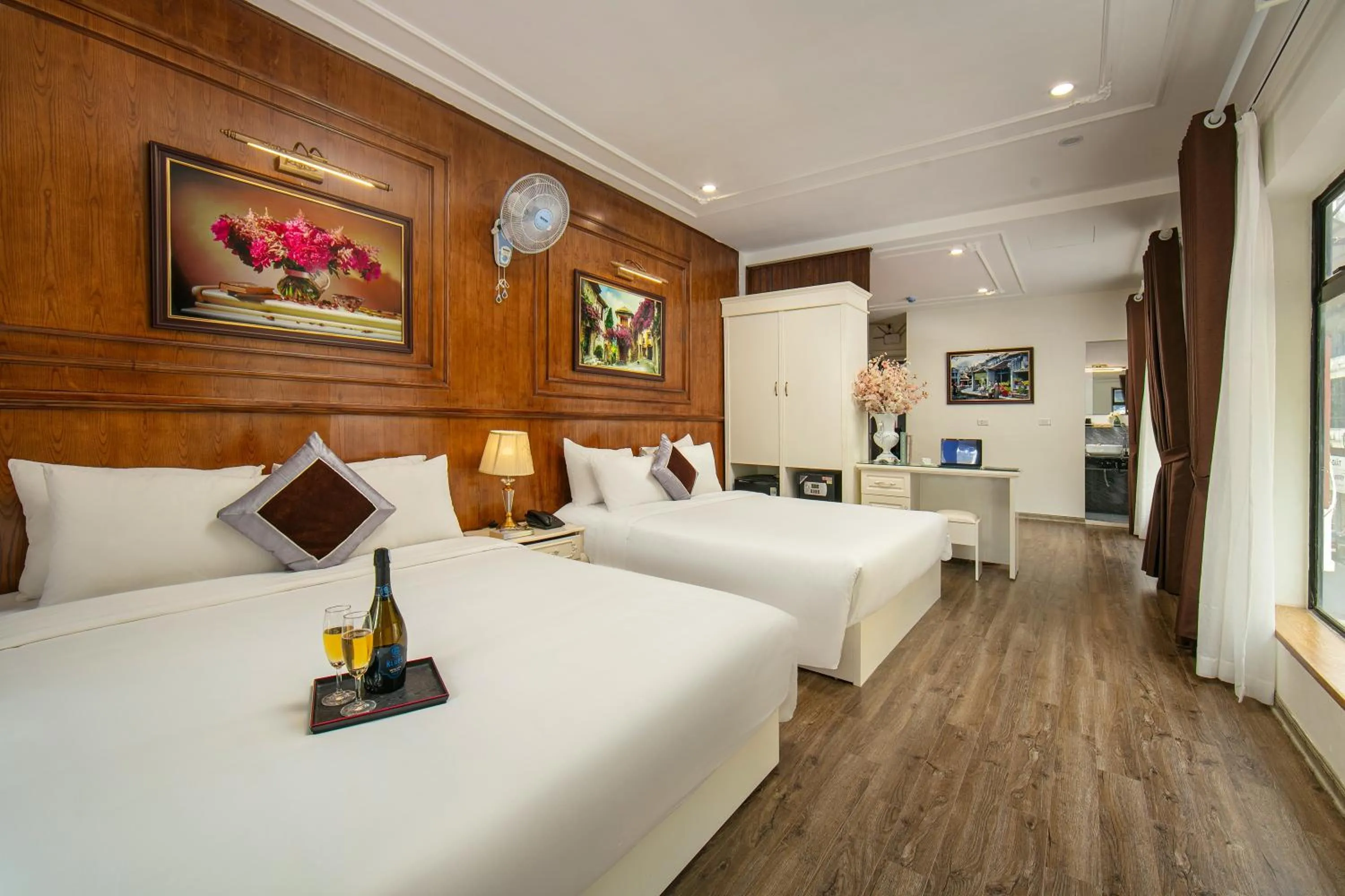 Bed in Tunger Grand Hotel