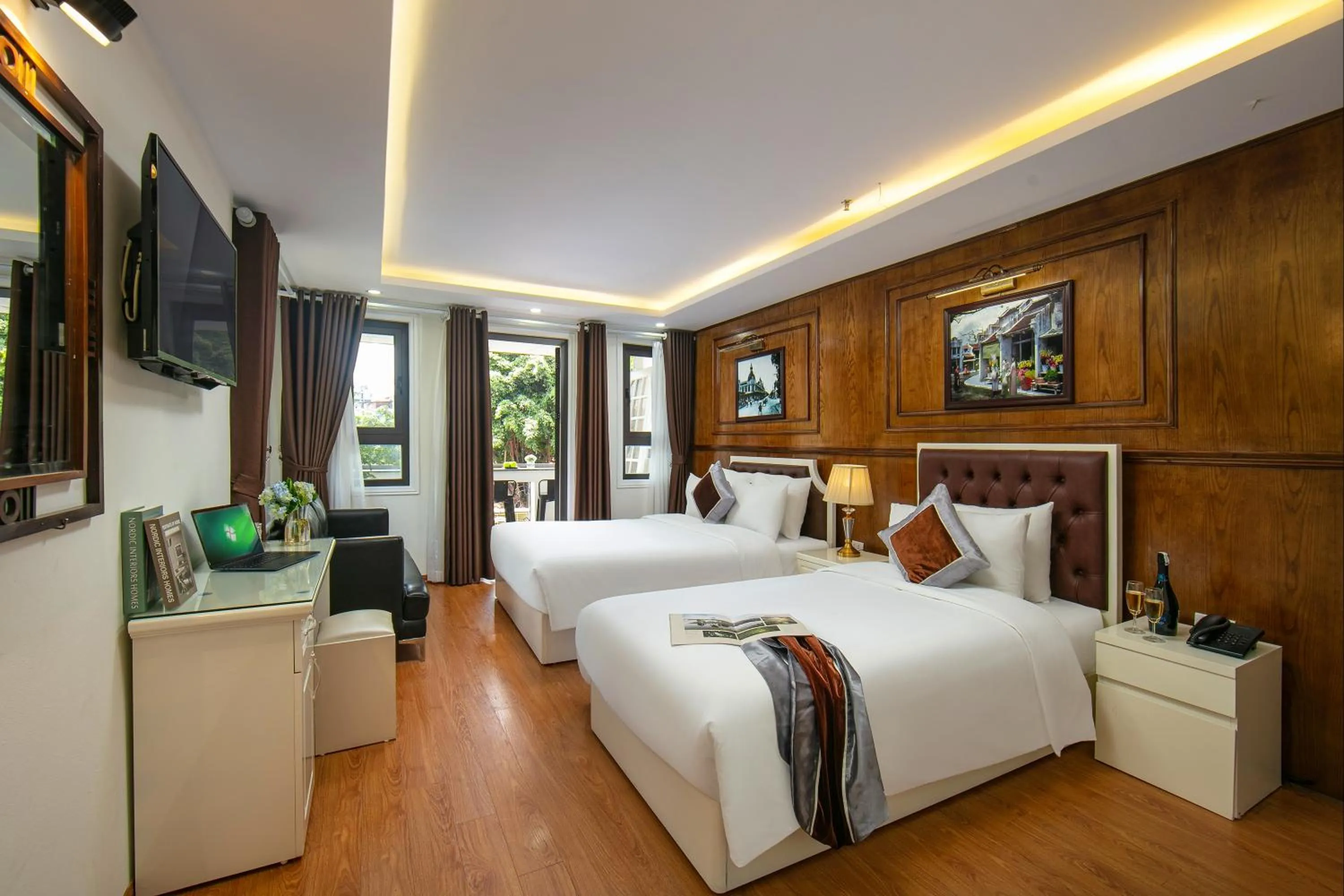 Photo of the whole room, Bed in Tunger Grand Hotel