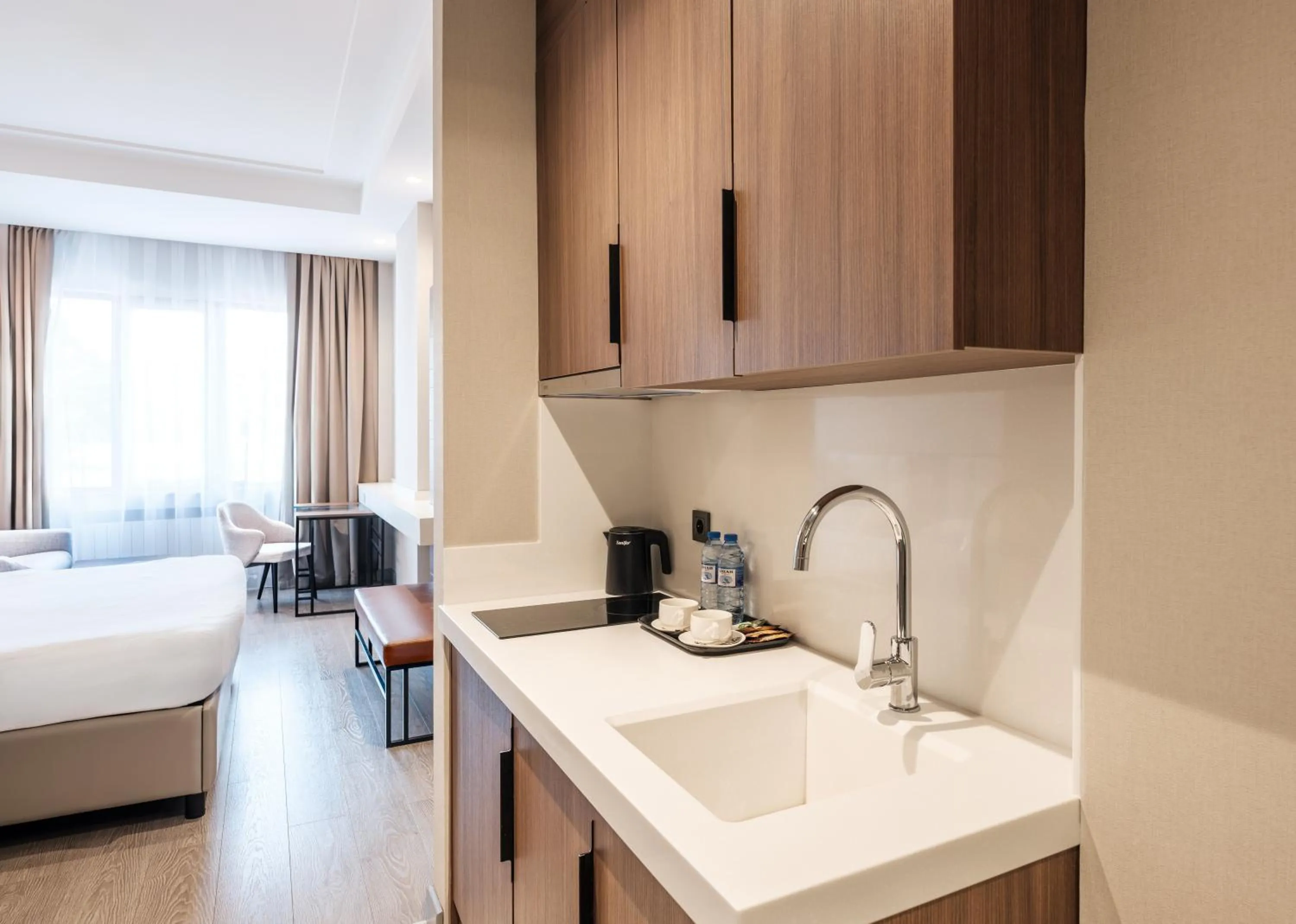 Kitchen or kitchenette, Bed in CityLife Boutique Hotel