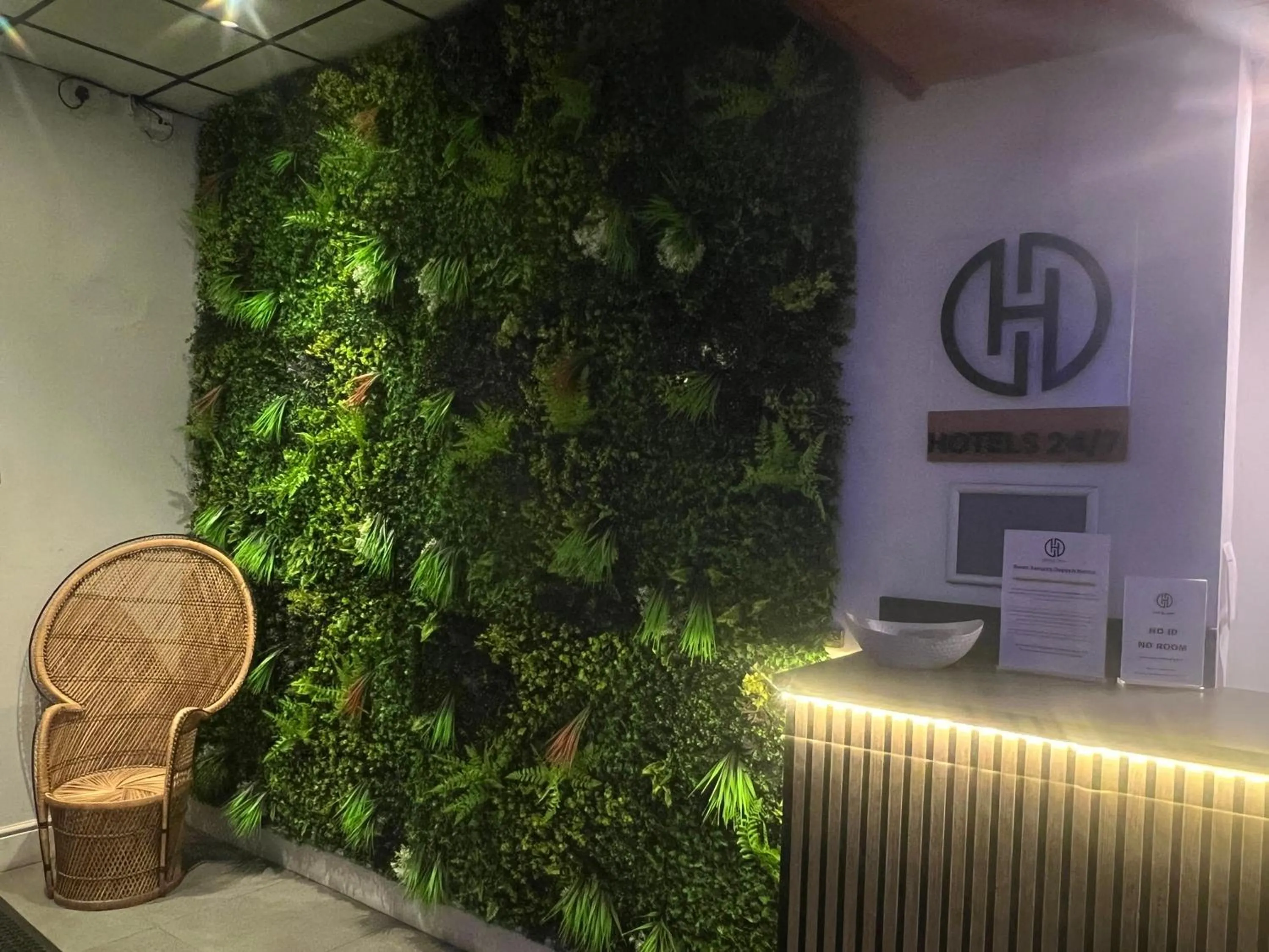 Lounge or bar in Hotels 24-7 - The Old Victoria Hotel