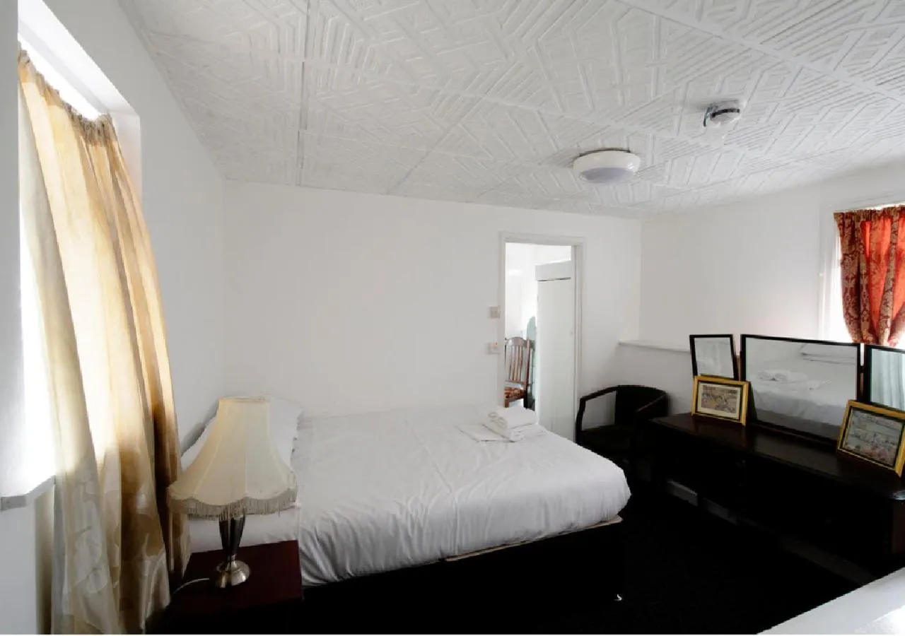 Bed in Hotels 24-7 - The Old Victoria Hotel