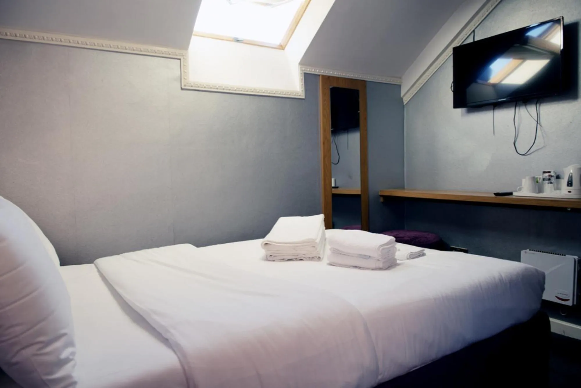 Bed in Hotels 24-7 - The Old Victoria Hotel