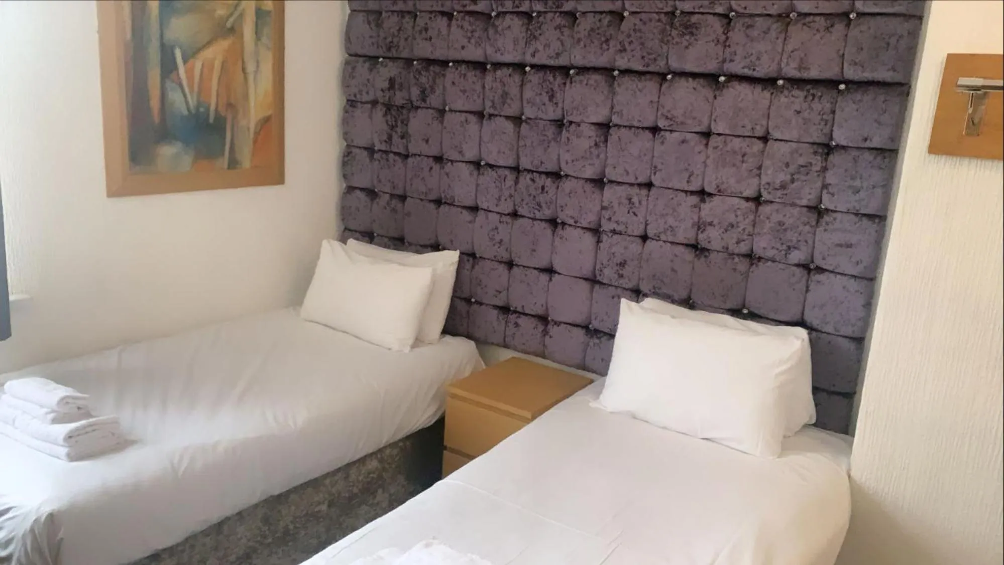 Bed in Hotels 24-7 - The Old Victoria Hotel