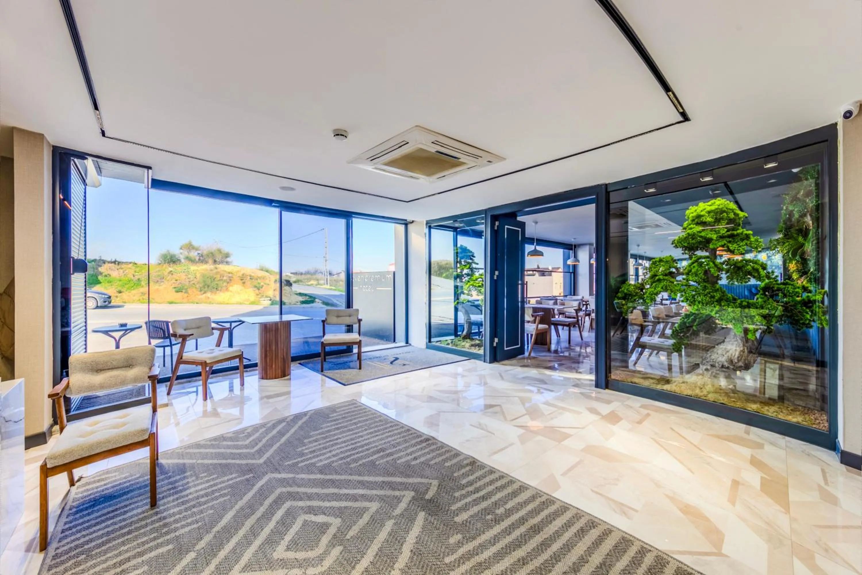 Restaurant/places to eat in Heaven Premium Hotel Restaurant & Airport Shuttle