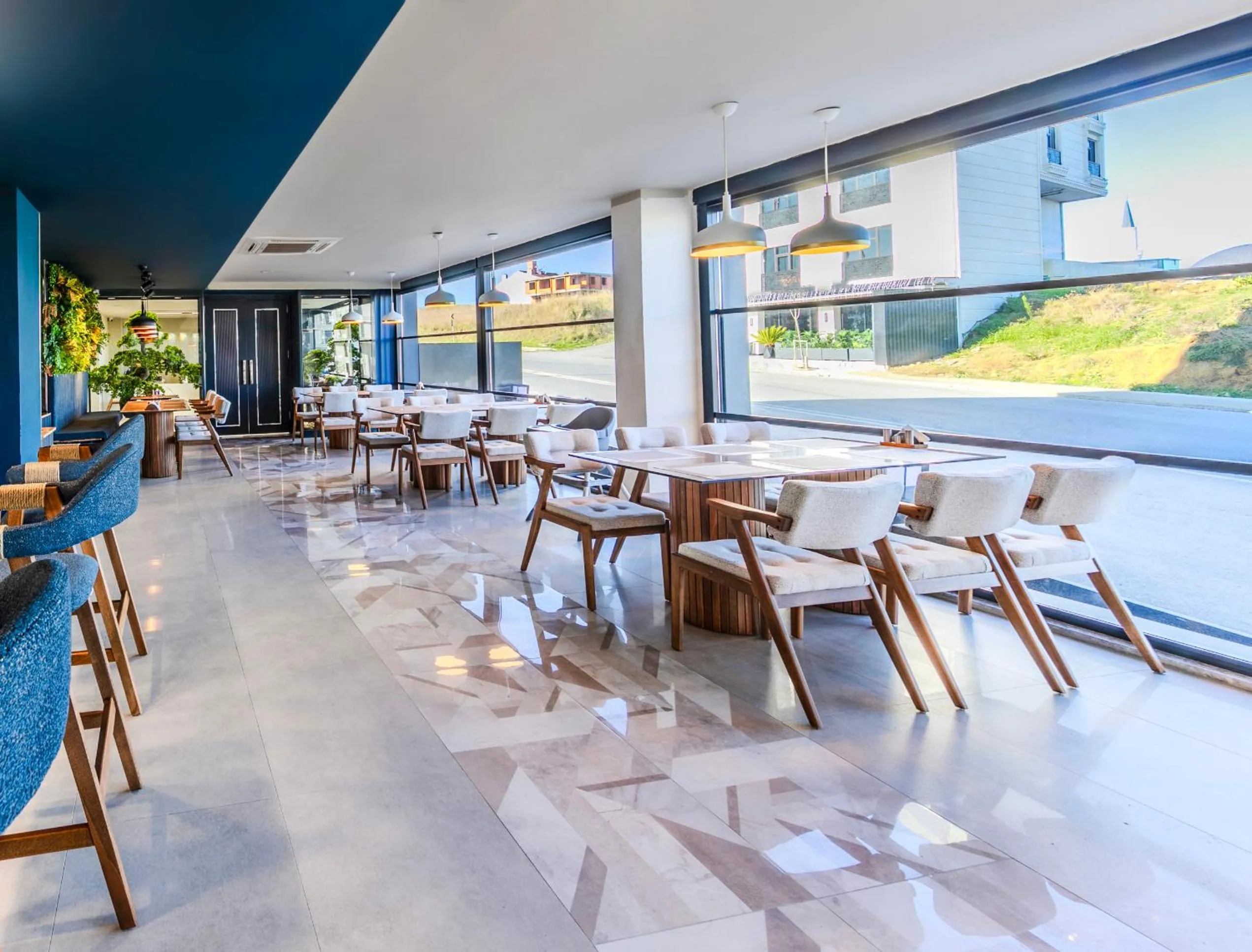 Restaurant/places to eat in Heaven Premium Hotel Restaurant & Airport Shuttle