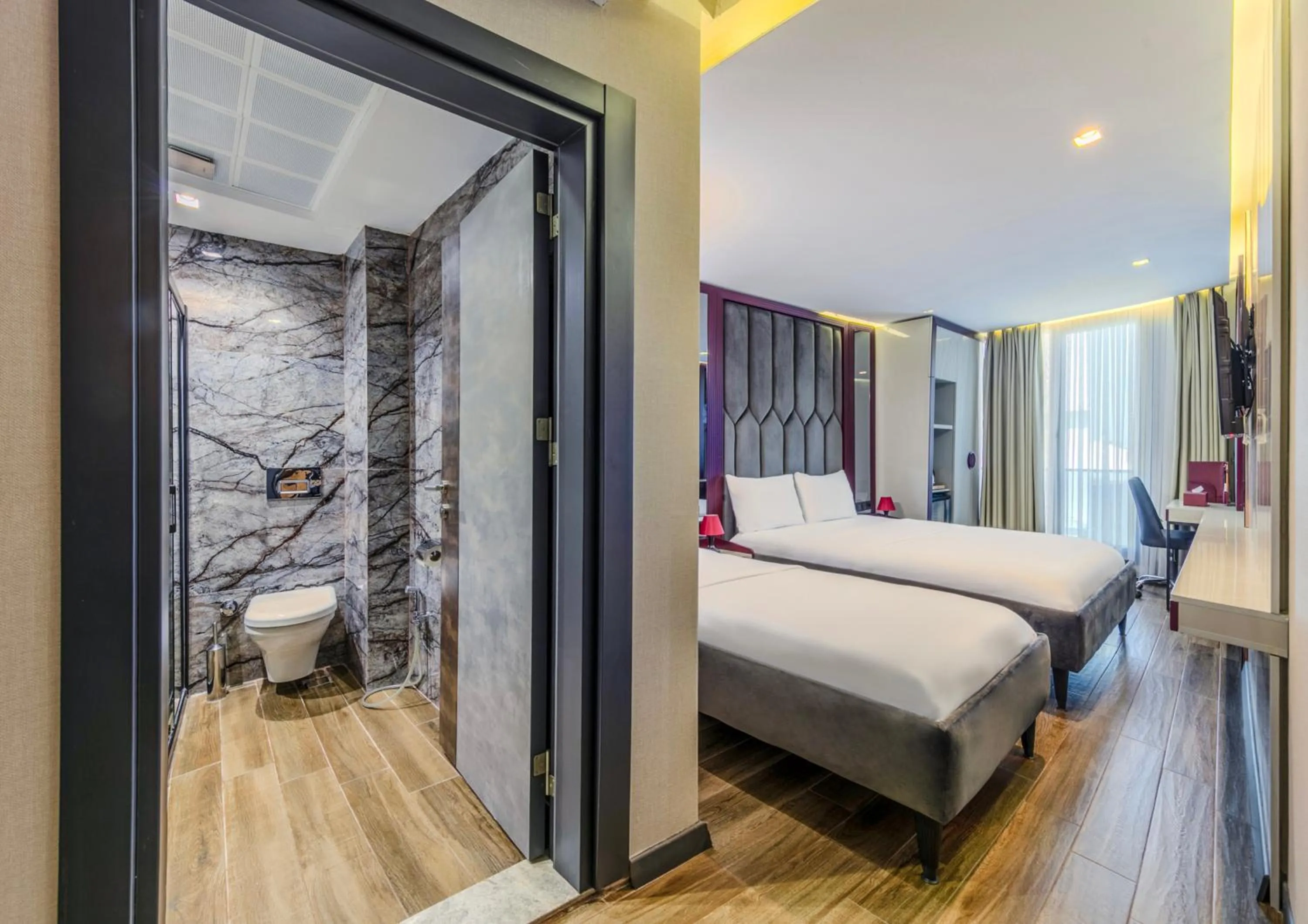 Bathroom, Bed in Heaven Premium Hotel Restaurant & Airport Shuttle