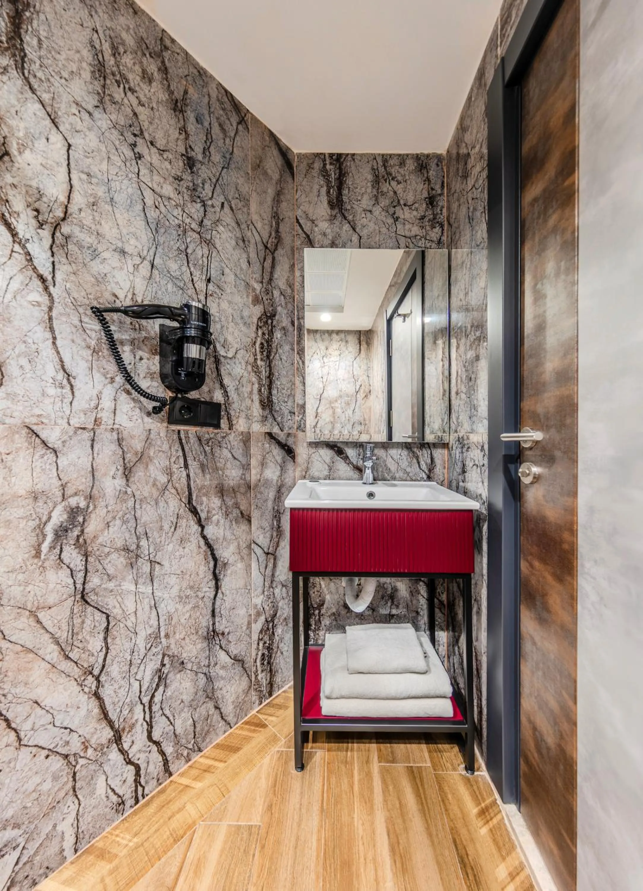 Bathroom, Bed in Heaven Premium Hotel Restaurant & Airport Shuttle