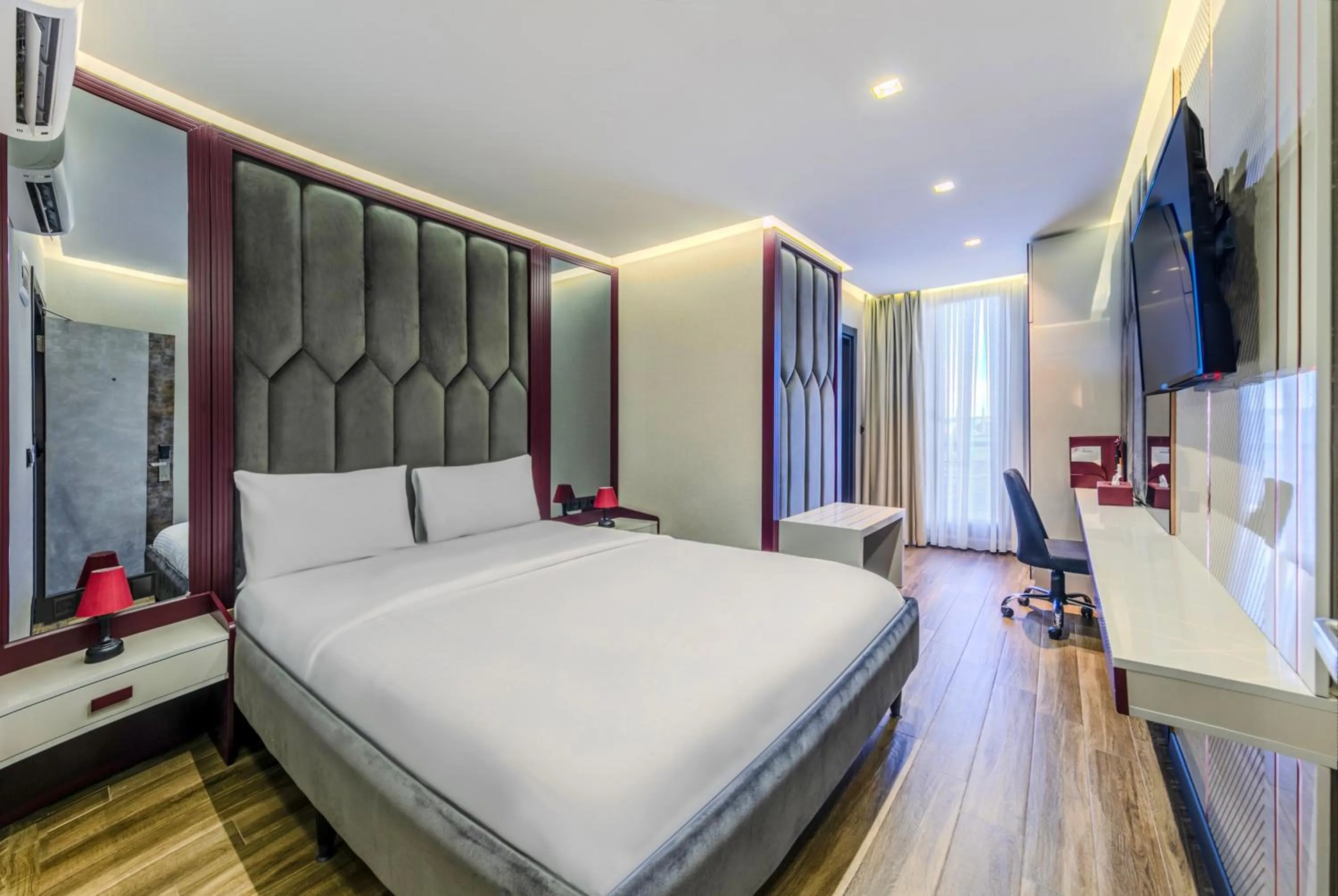 Photo of the whole room, Bed in Heaven Premium Hotel Restaurant & Airport Shuttle