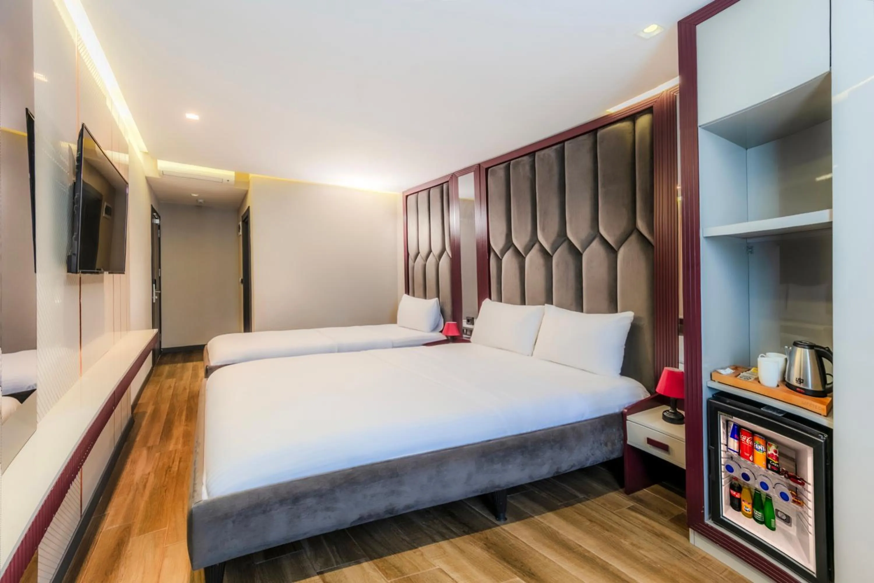 Photo of the whole room, Bed in Heaven Premium Hotel Restaurant & Airport Shuttle