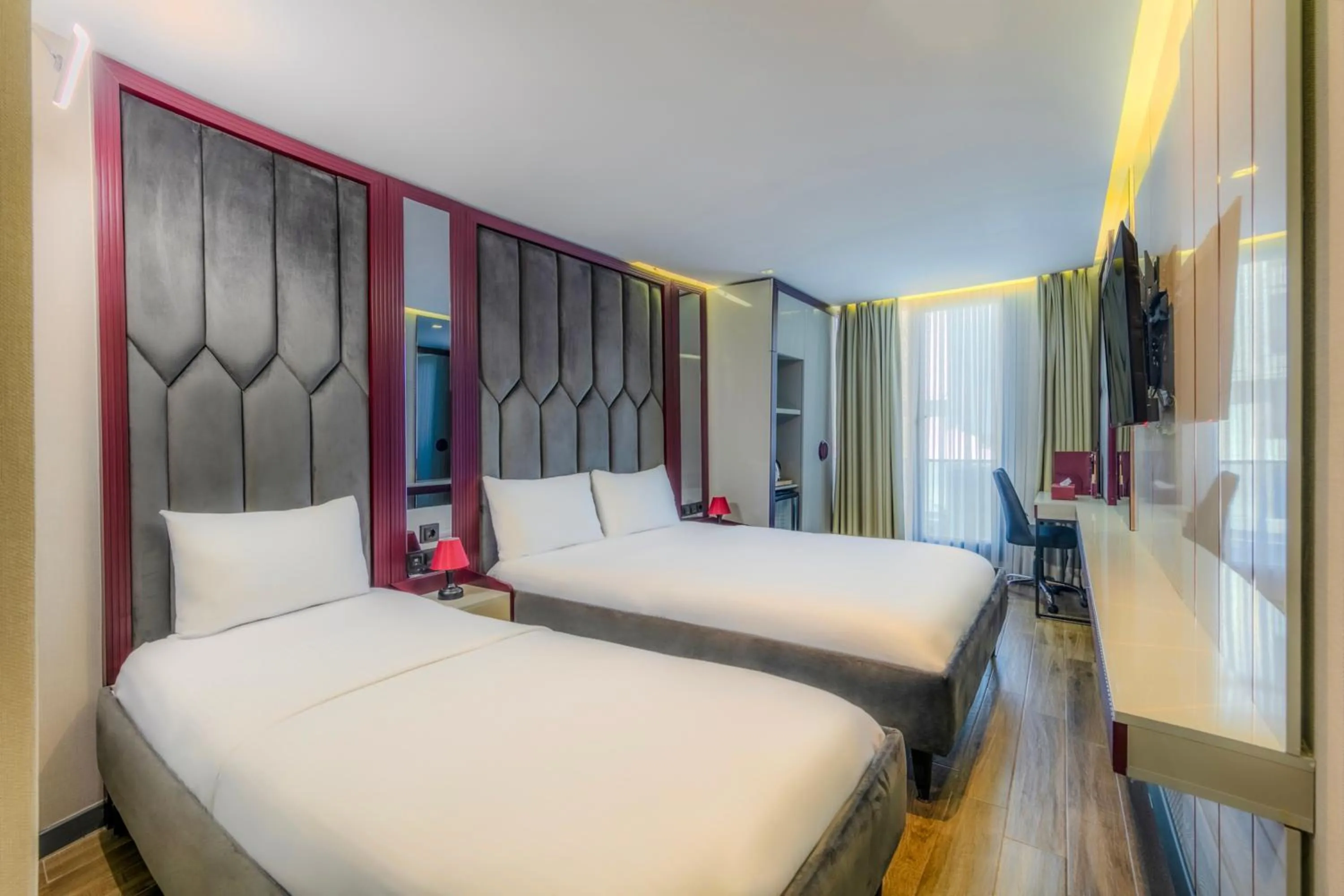 Photo of the whole room, Bed in Heaven Premium Hotel Restaurant & Airport Shuttle