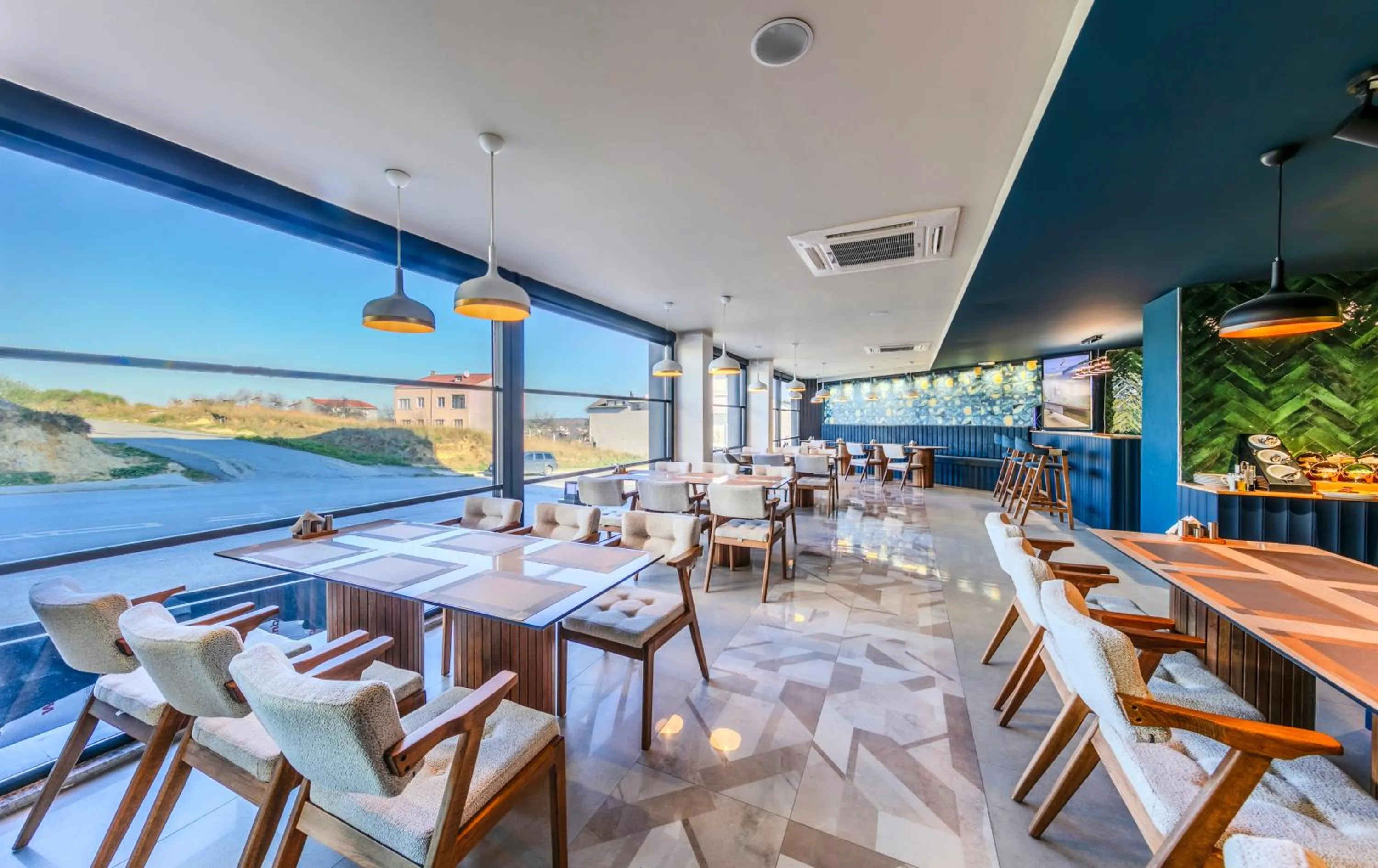 Restaurant/places to eat in Heaven Premium Hotel Restaurant & Airport Shuttle