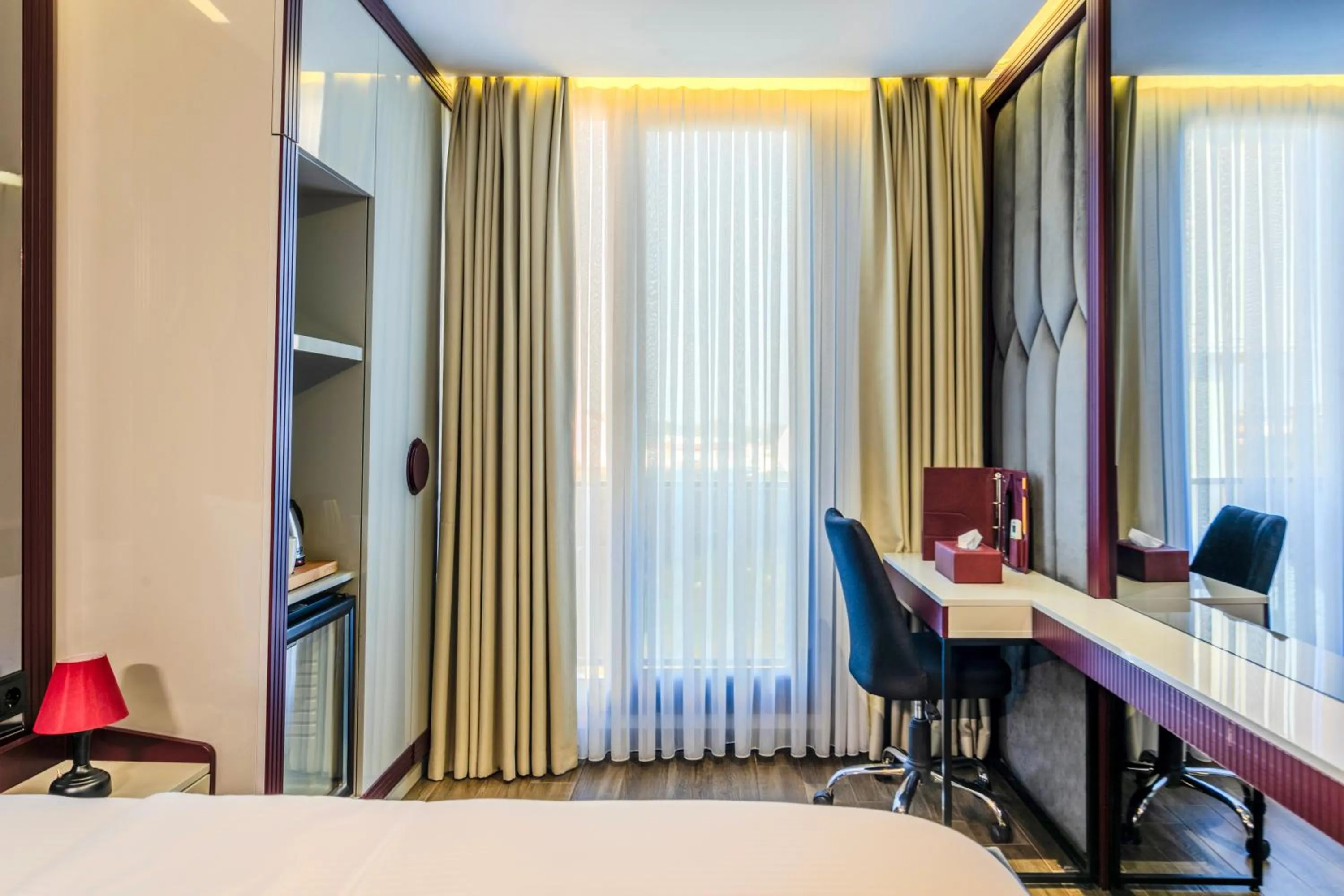 Photo of the whole room, Bed in Heaven Premium Hotel Restaurant & Airport Shuttle