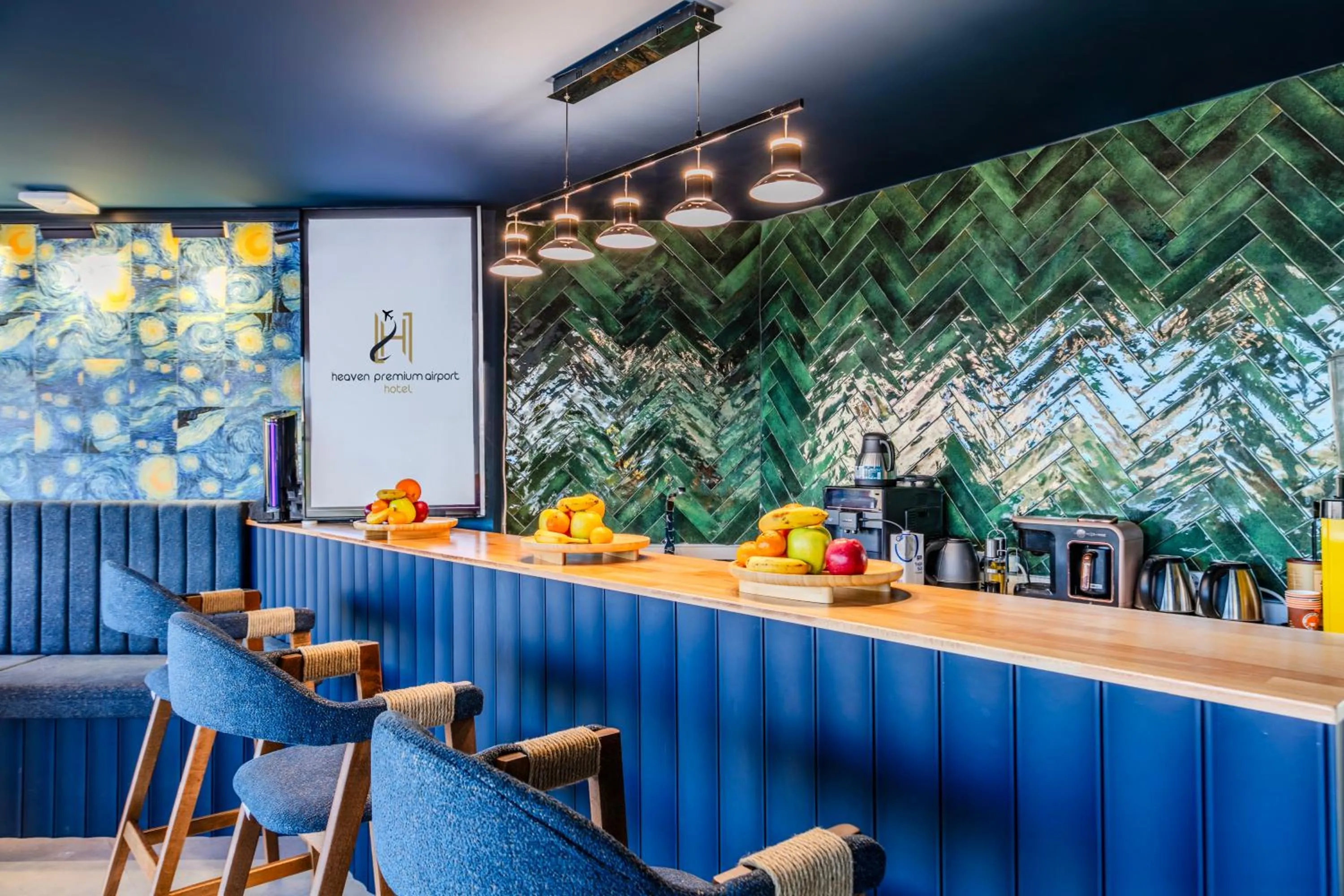 Restaurant/places to eat in Heaven Premium Hotel Restaurant & Airport Shuttle