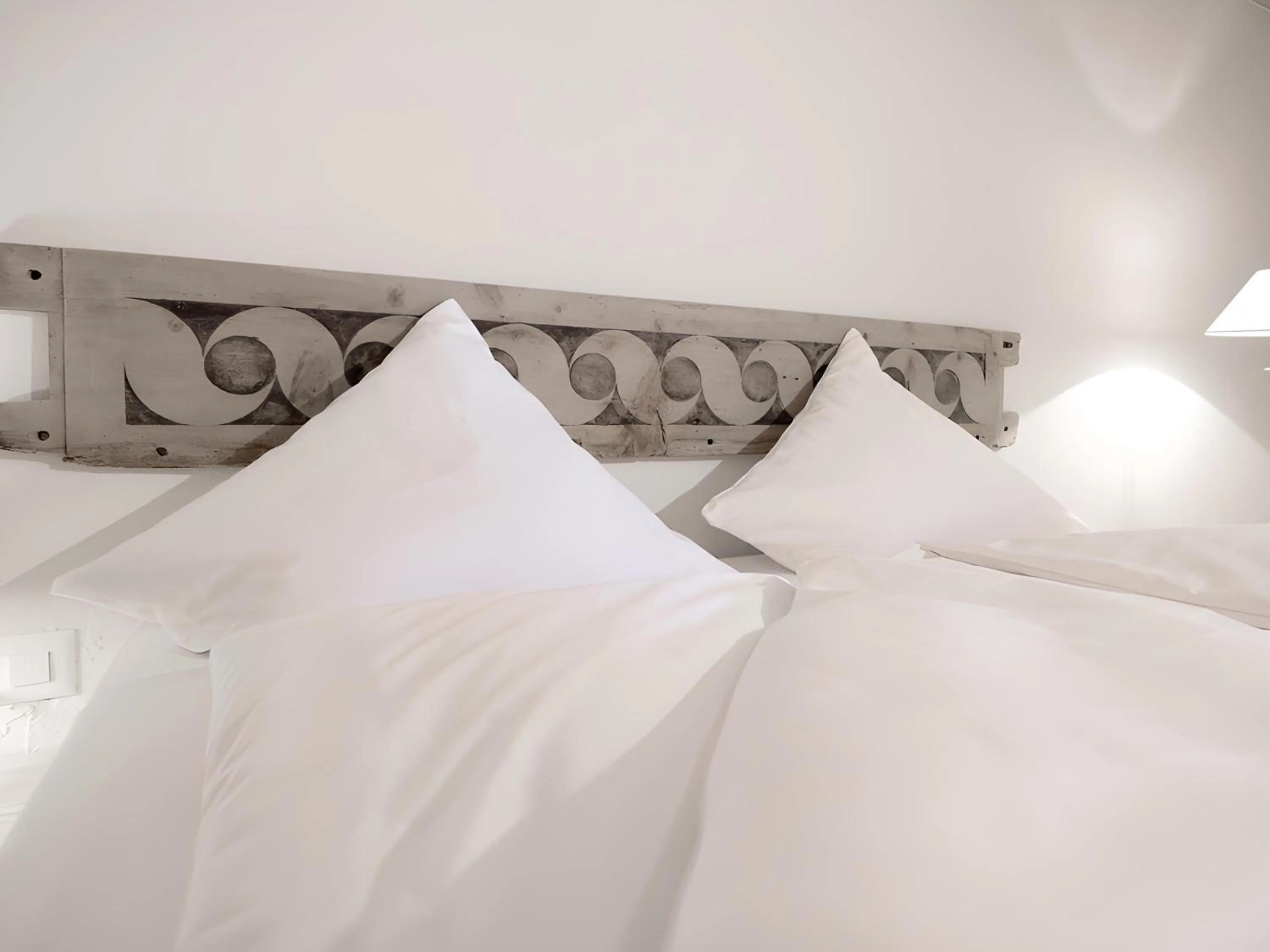 Bedroom, Bed in Alpengasthof Crusch Alba ed Alvetern, S-charl