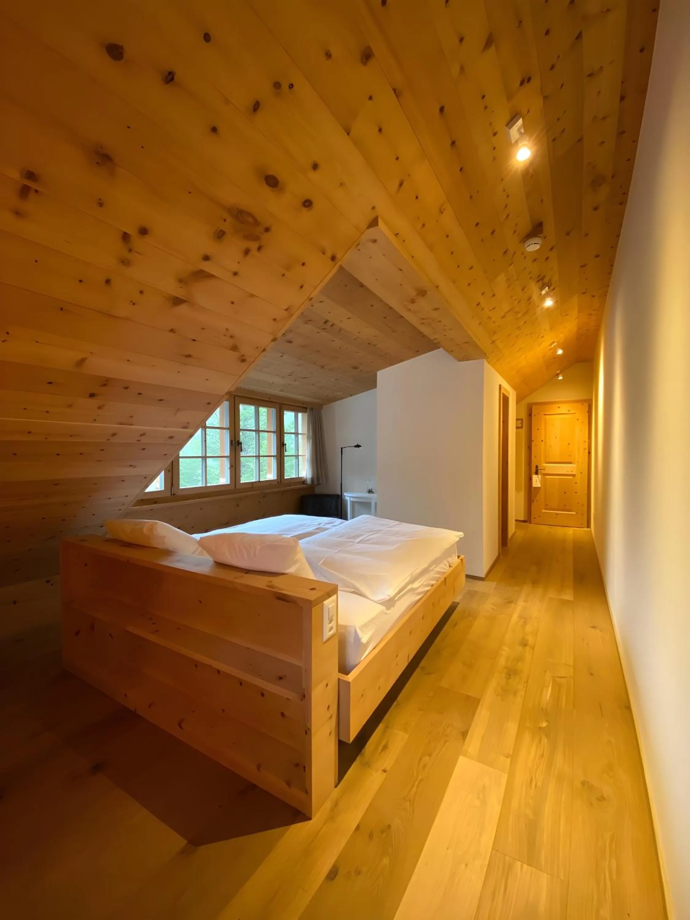 Bedroom, Bed in Alpengasthof Crusch Alba ed Alvetern, S-charl