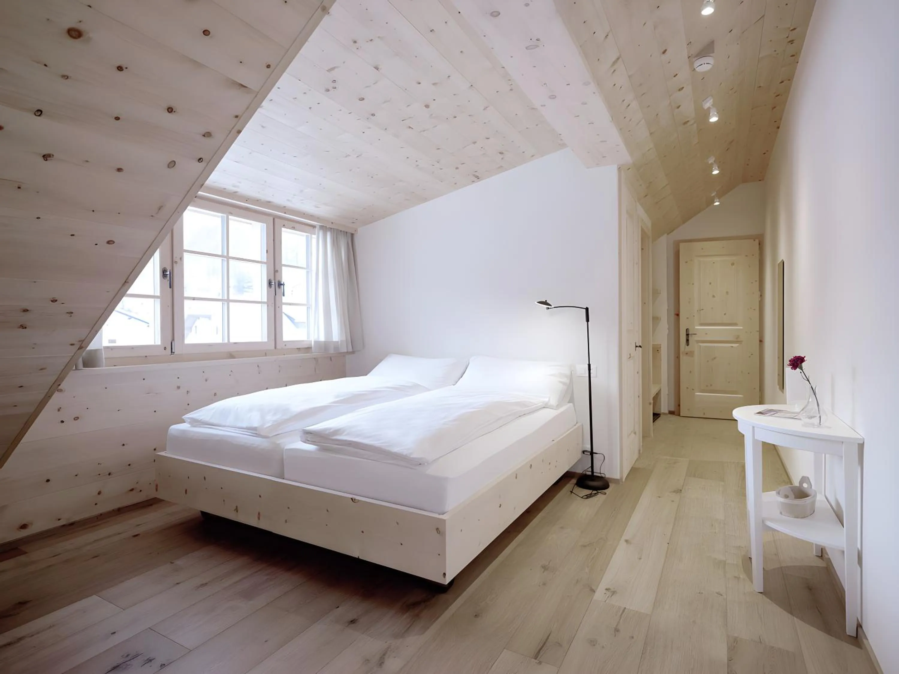 Bedroom, Bed in Alpengasthof Crusch Alba ed Alvetern, S-charl