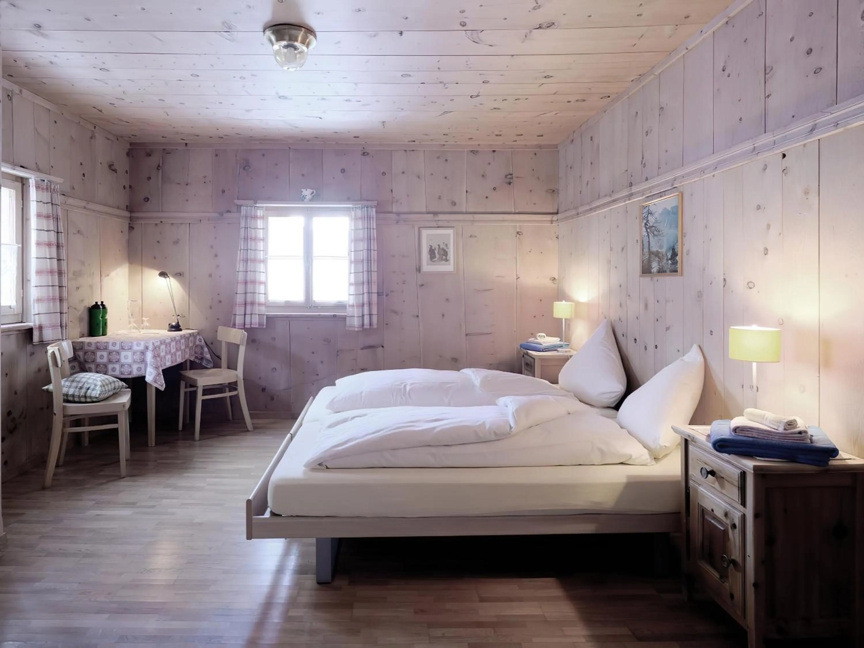 Bedroom, Bed in Alpengasthof Crusch Alba ed Alvetern, S-charl