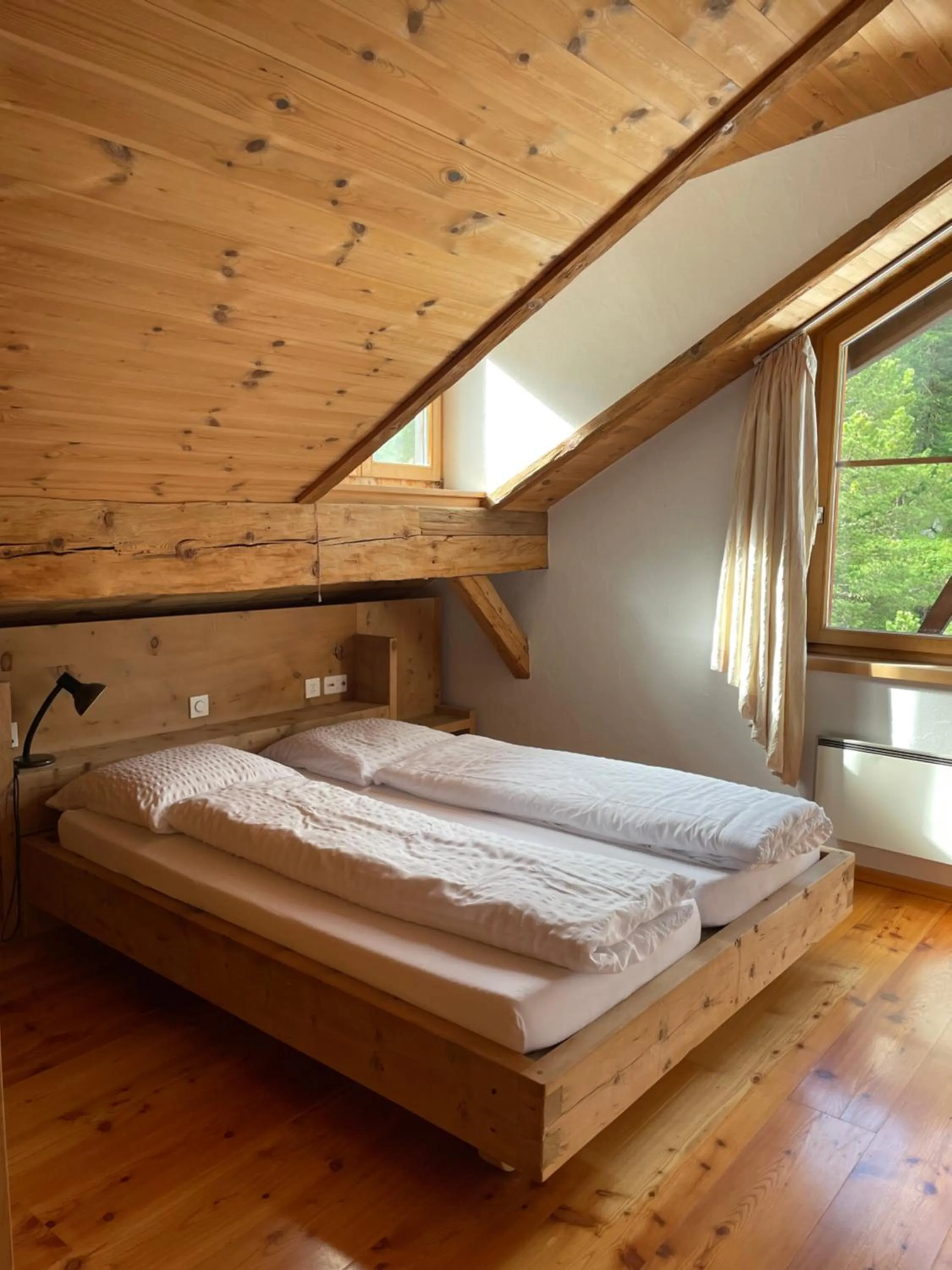 Bedroom, Bed in Alpengasthof Crusch Alba ed Alvetern, S-charl