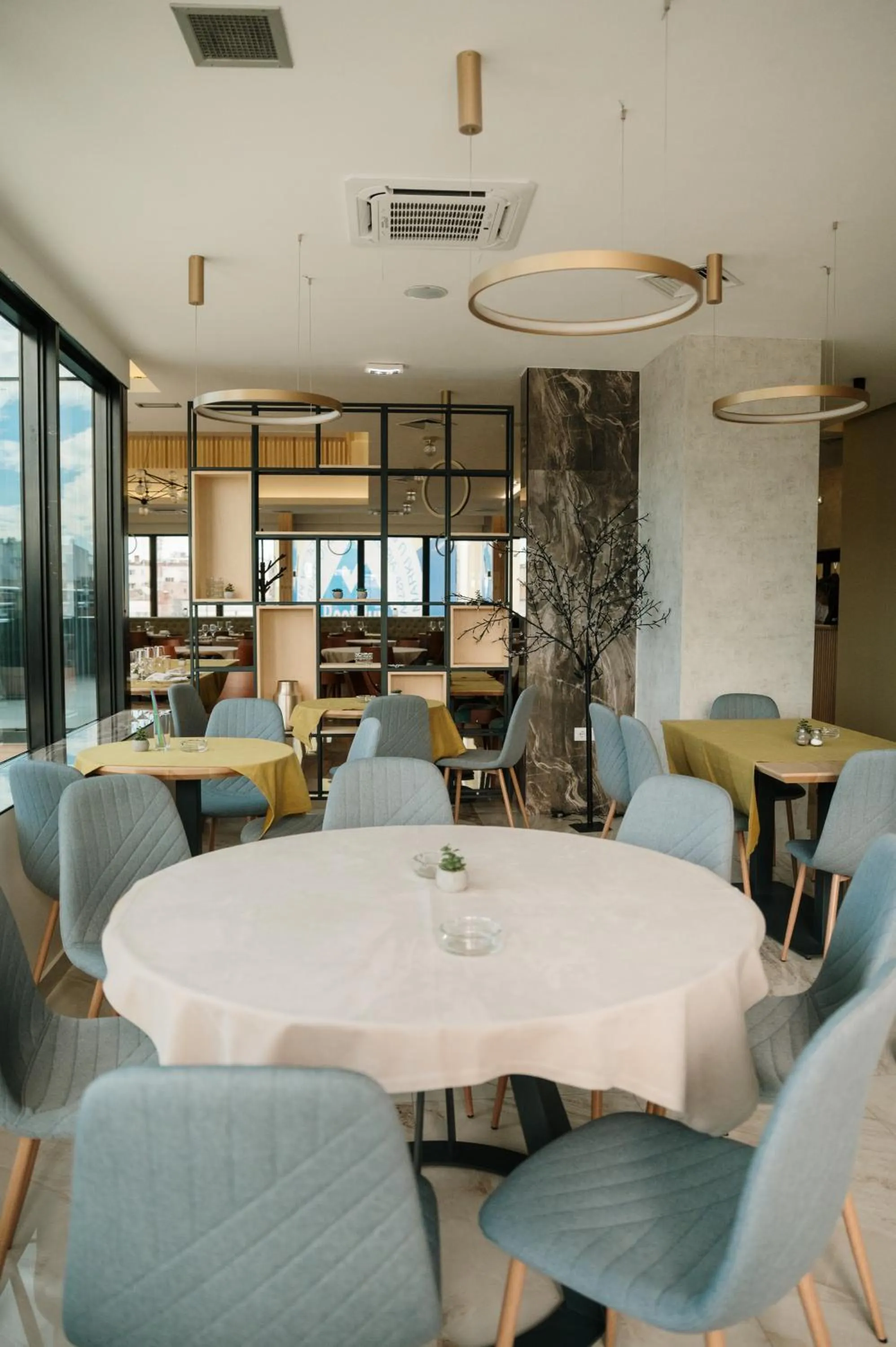 Restaurant/places to eat in Hotel Slavija Lux