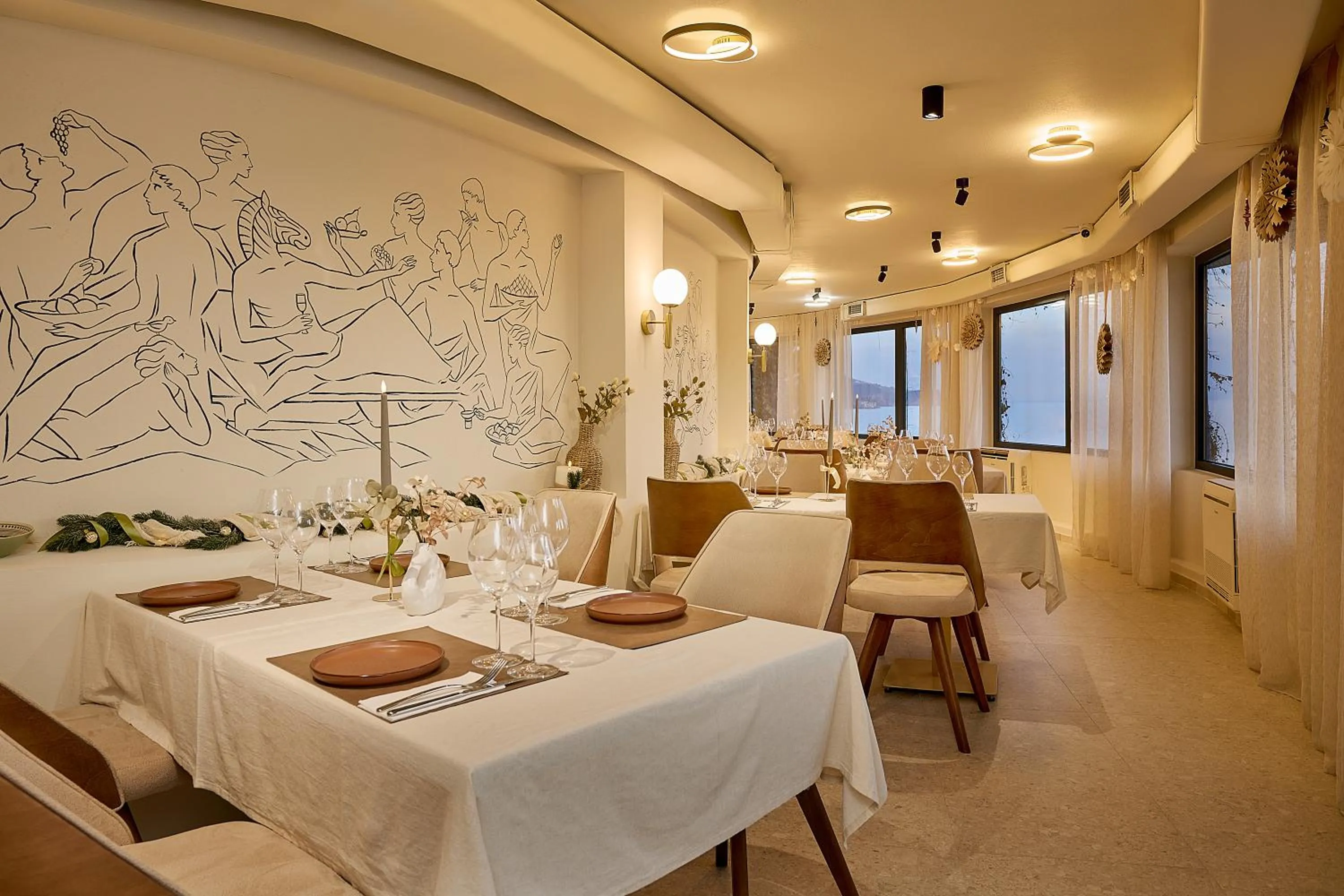 Restaurant/places to eat in Skyline resort