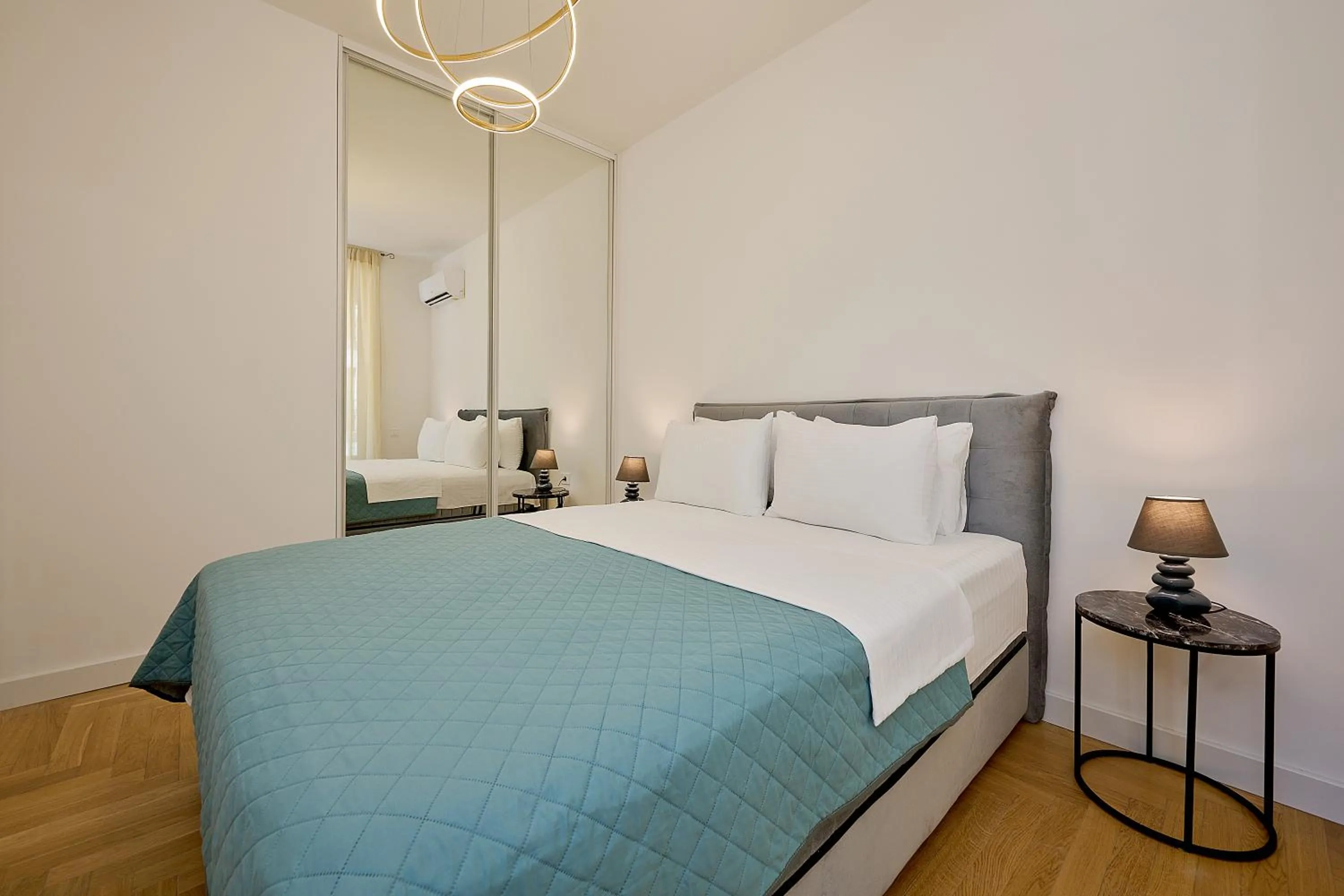 Bedroom, Bed in Skyline resort