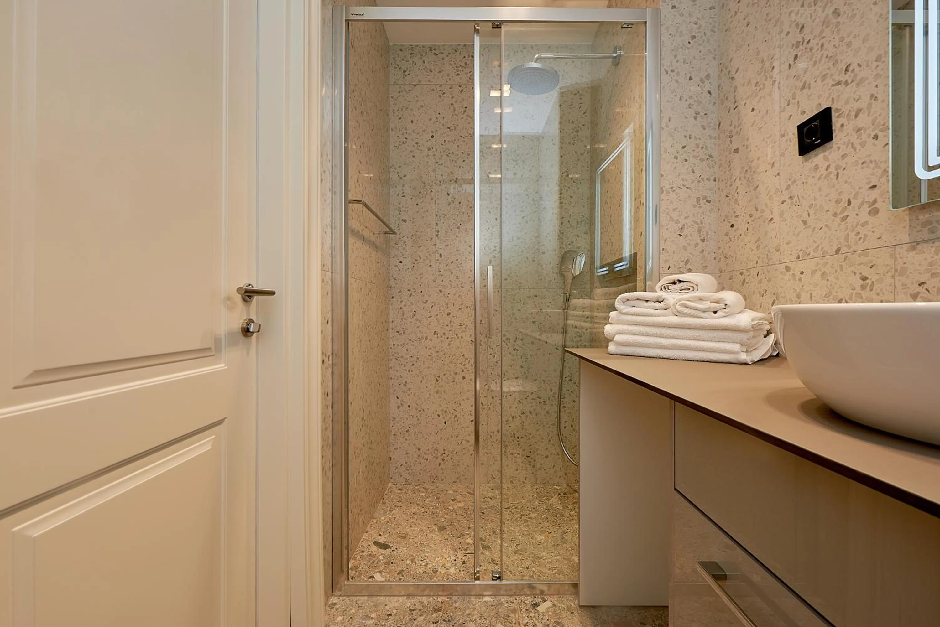 Shower in Skyline resort