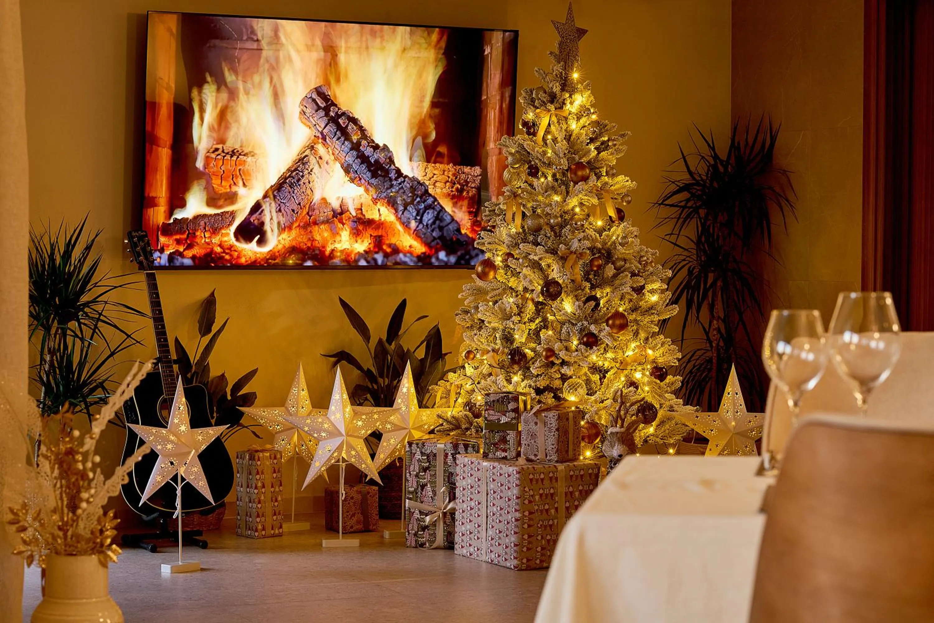 Restaurant/places to eat in Skyline resort