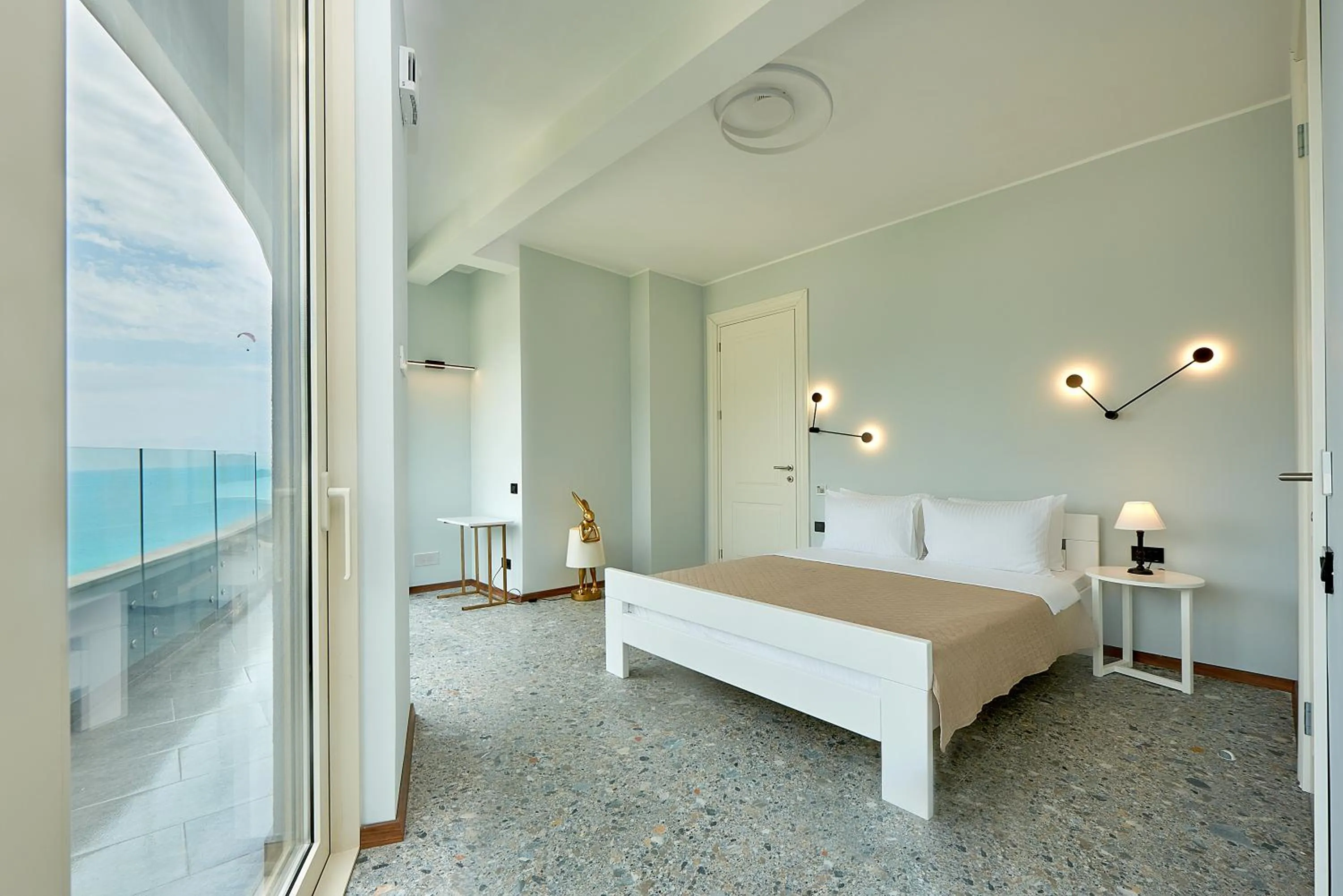 Bed in Skyline resort