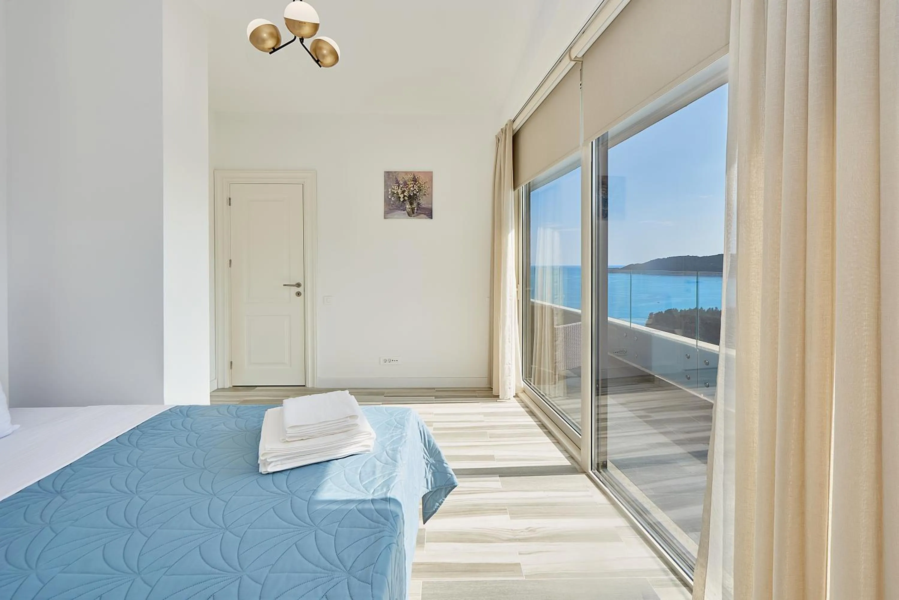 Bedroom, Bed in Skyline resort