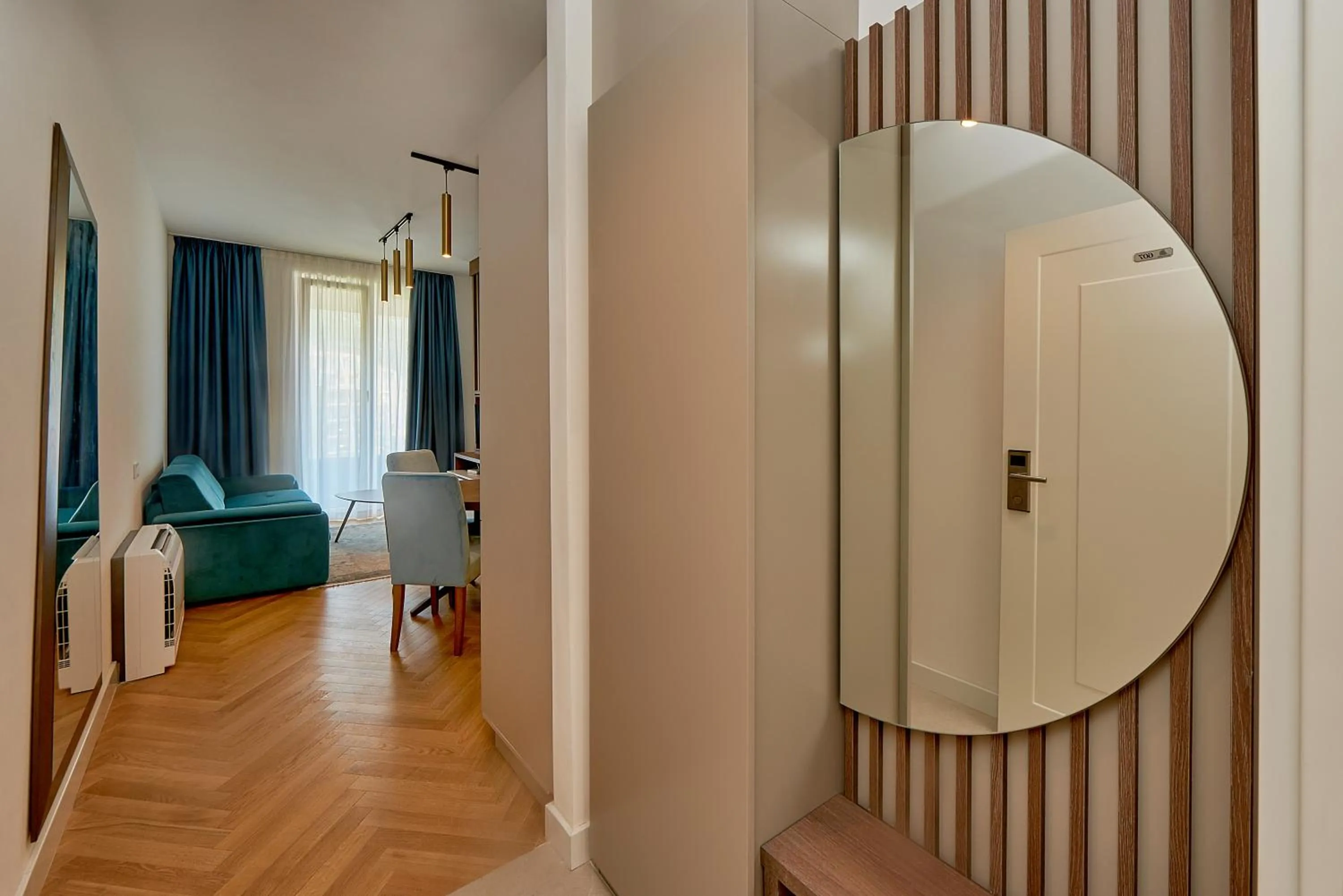 Living room, Bed in Skyline resort