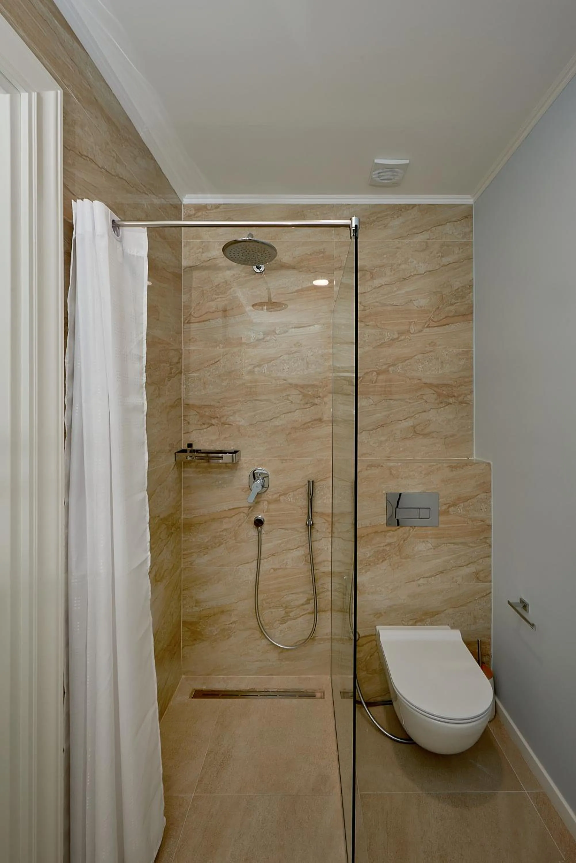Shower in Skyline resort