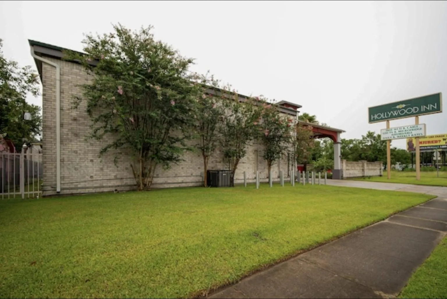 Street view in Hollywood INN - Downtown Houston
