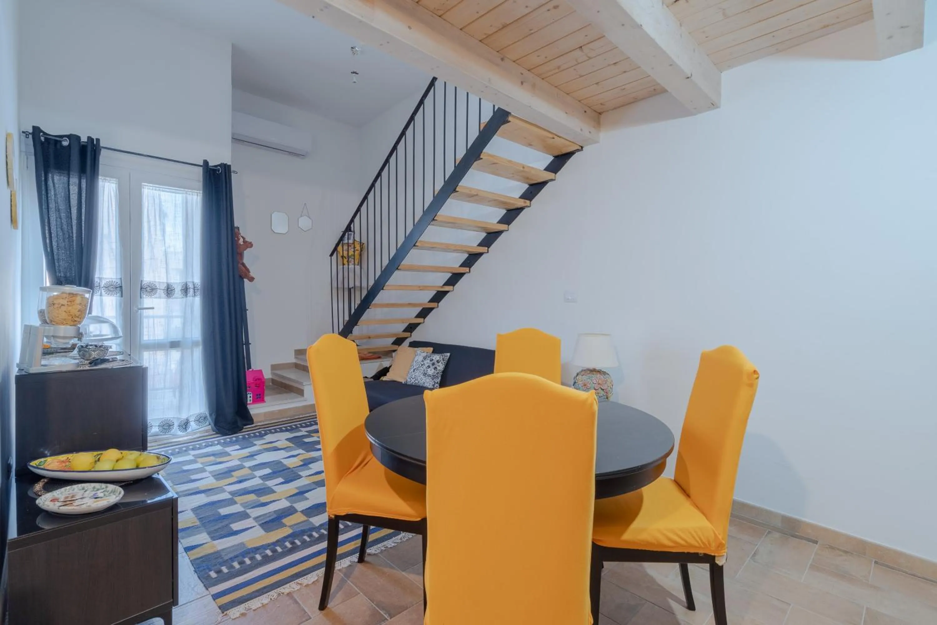 Living room, Dining Area in La Mora B&b