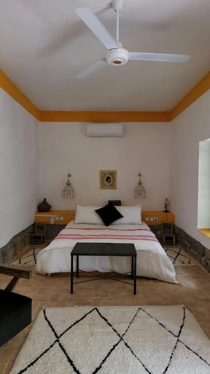 Bed in Sel d Ailleurs, Ouirgan - adults only