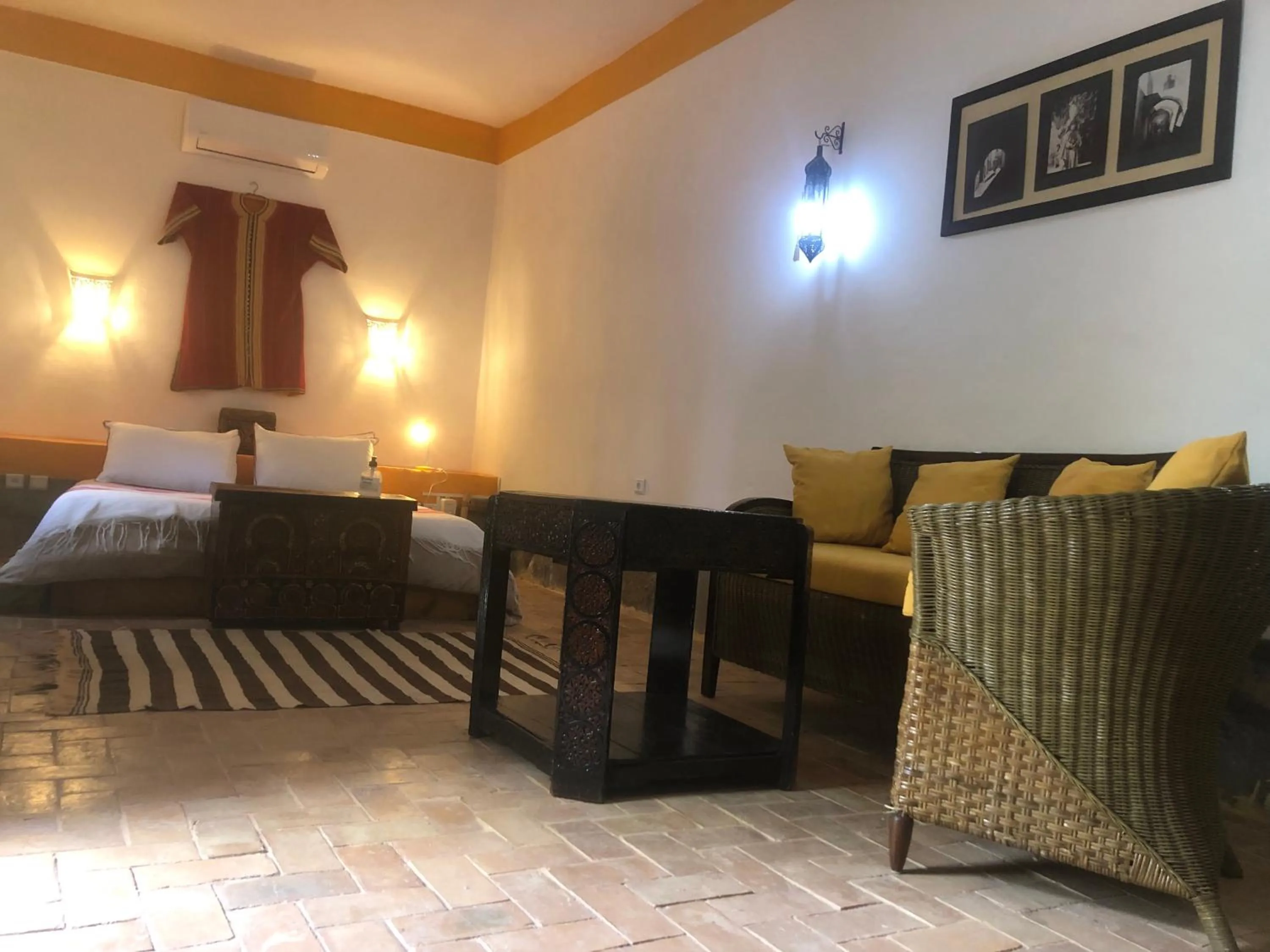 Bed in Sel d Ailleurs, Ouirgan - adults only