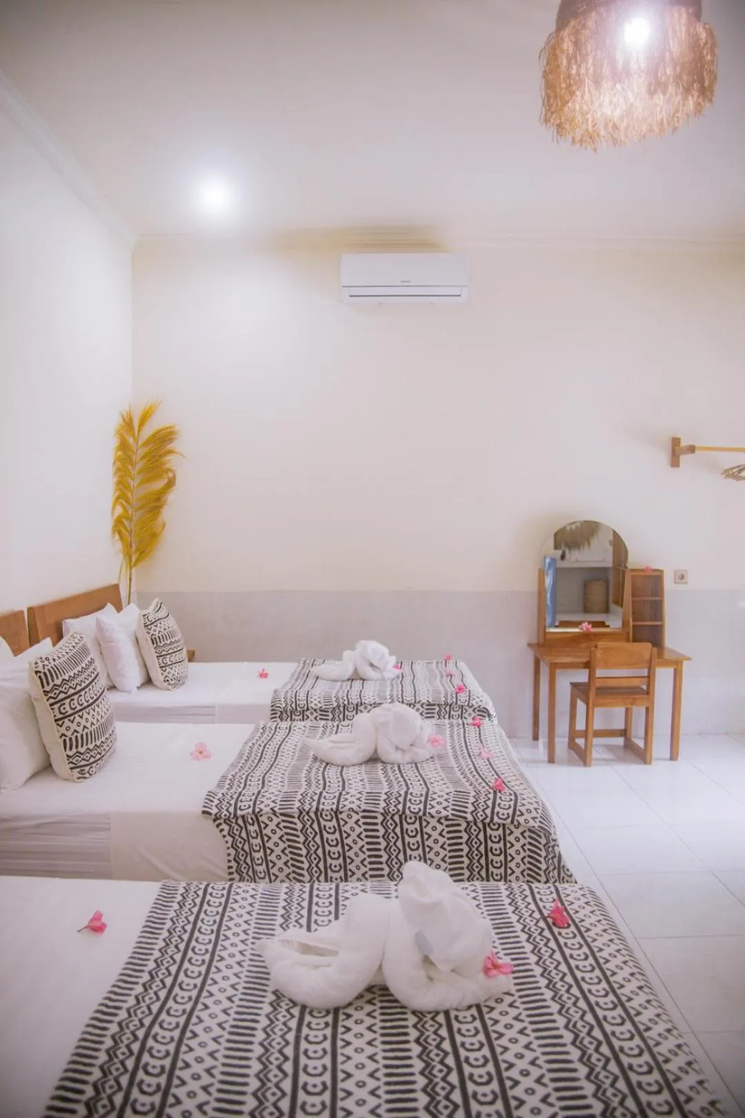 Bed in Hakuna Matata Resort Gili Air