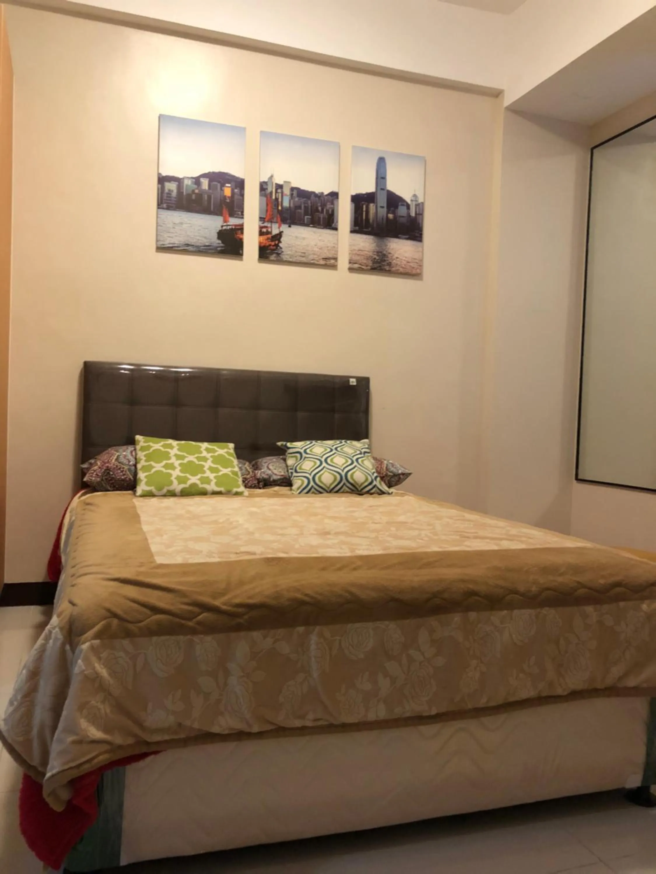 Bed in 101 Newport Boulevard-Favila Condotel Unit near Airport
