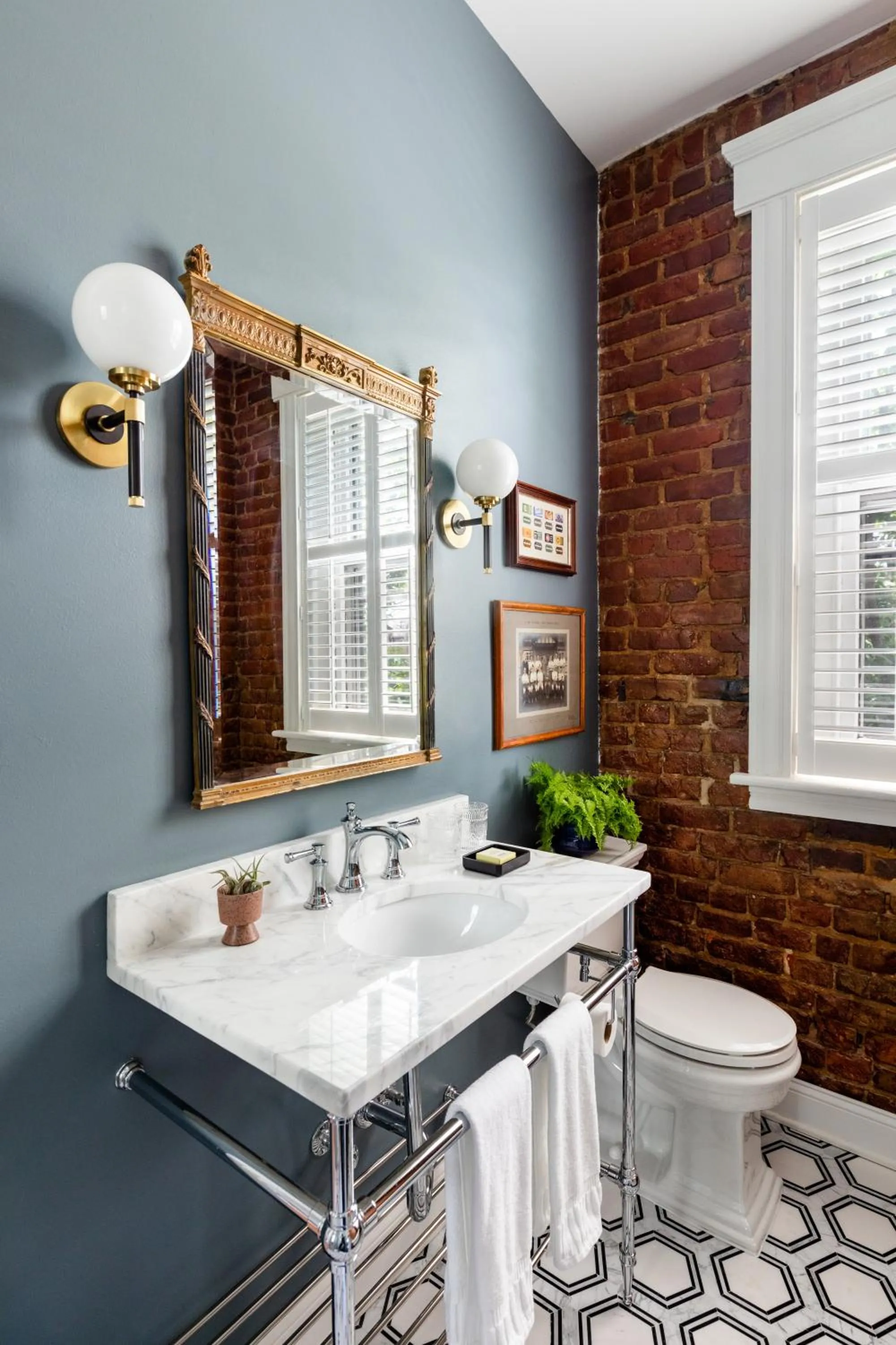 Bathroom in The Boulevard Inn