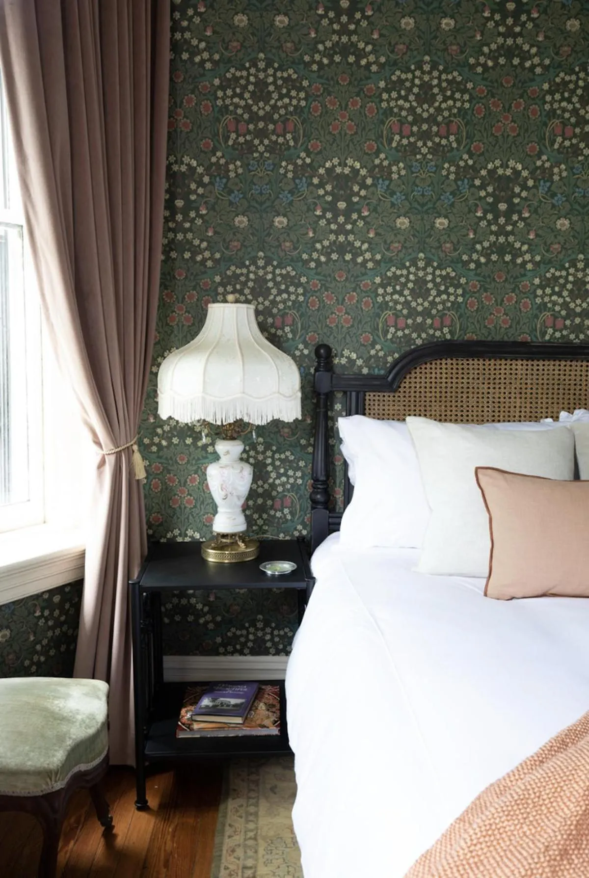 Bedroom, Bed in The Boulevard Inn