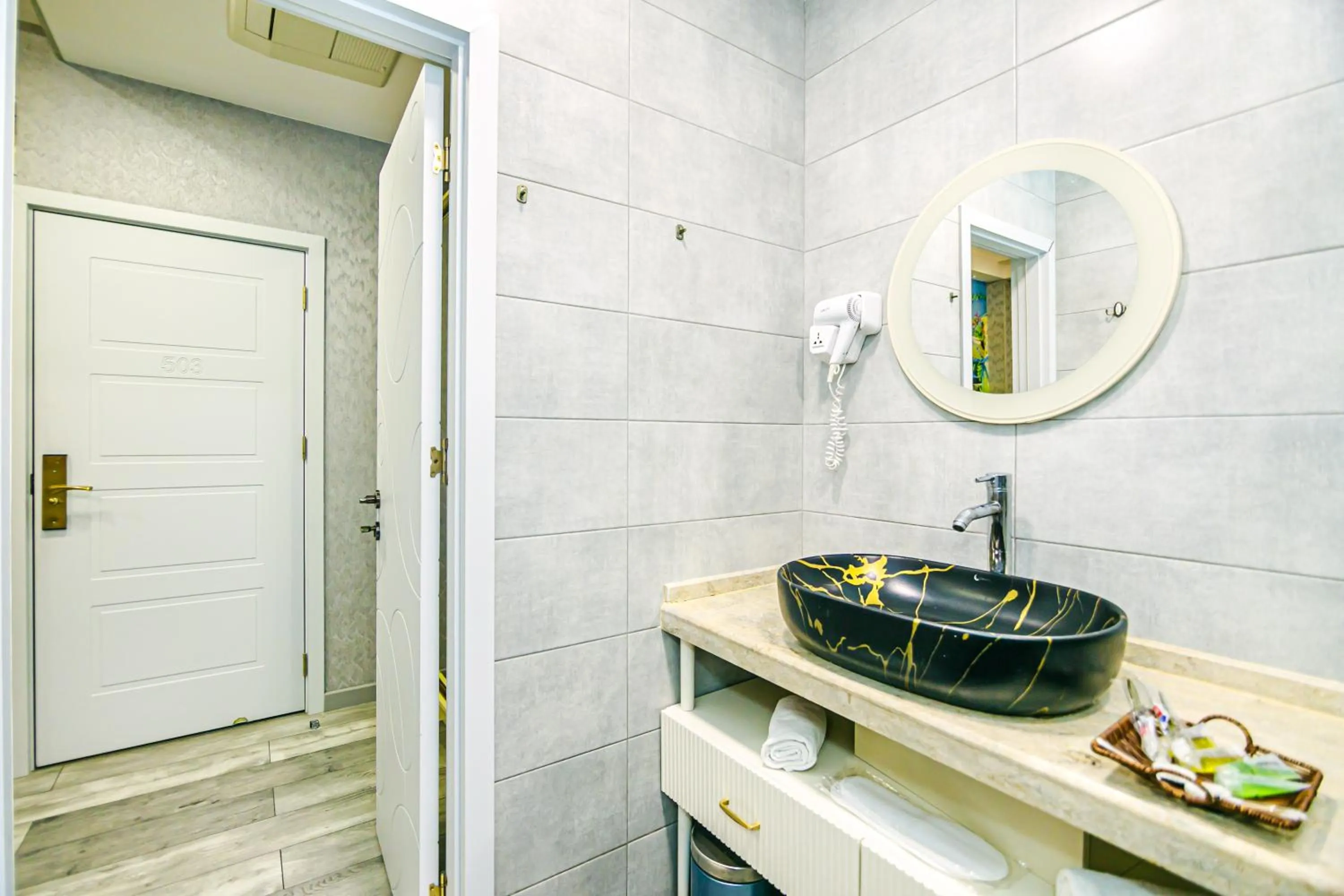 Bathroom in Essam Deluxe Hotel