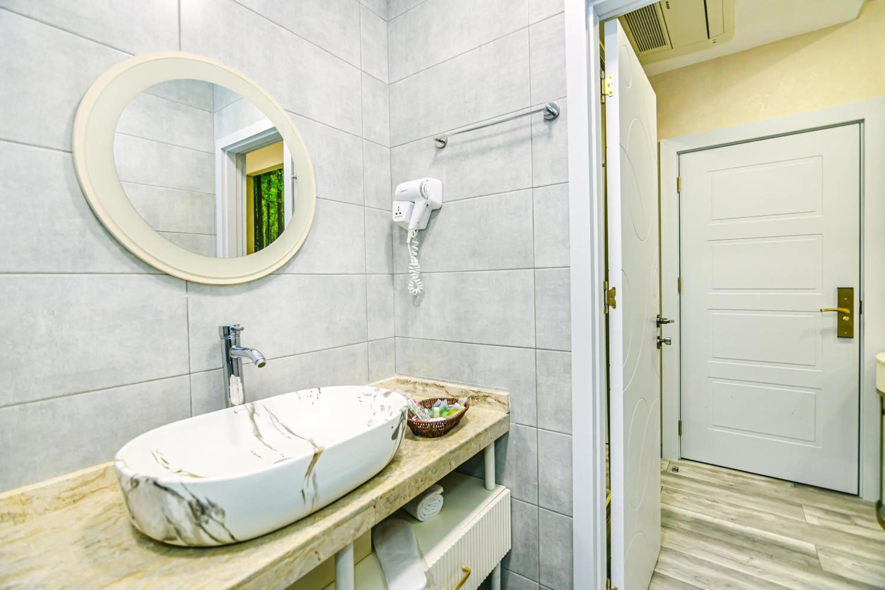 Bathroom in Essam Deluxe Hotel