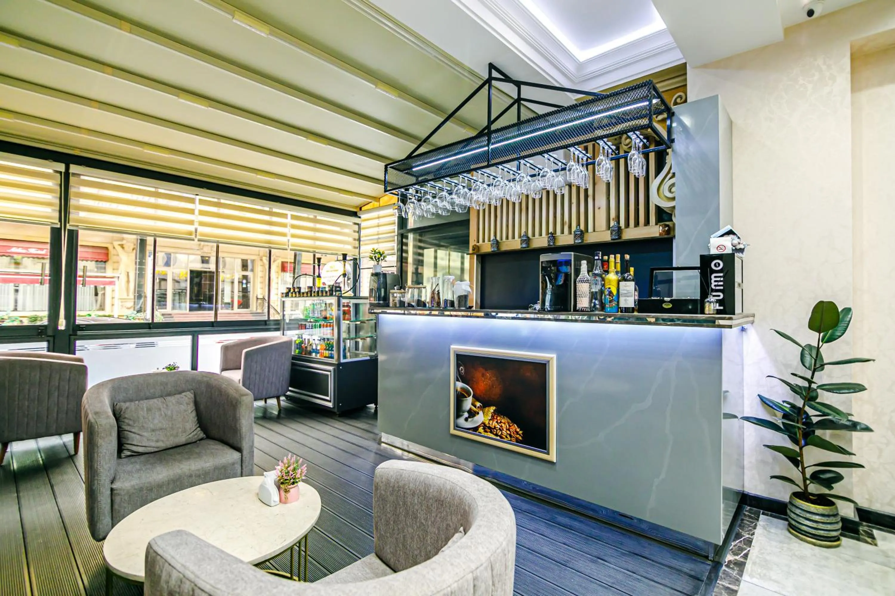 Communal lounge/ TV room in Essam Deluxe Hotel