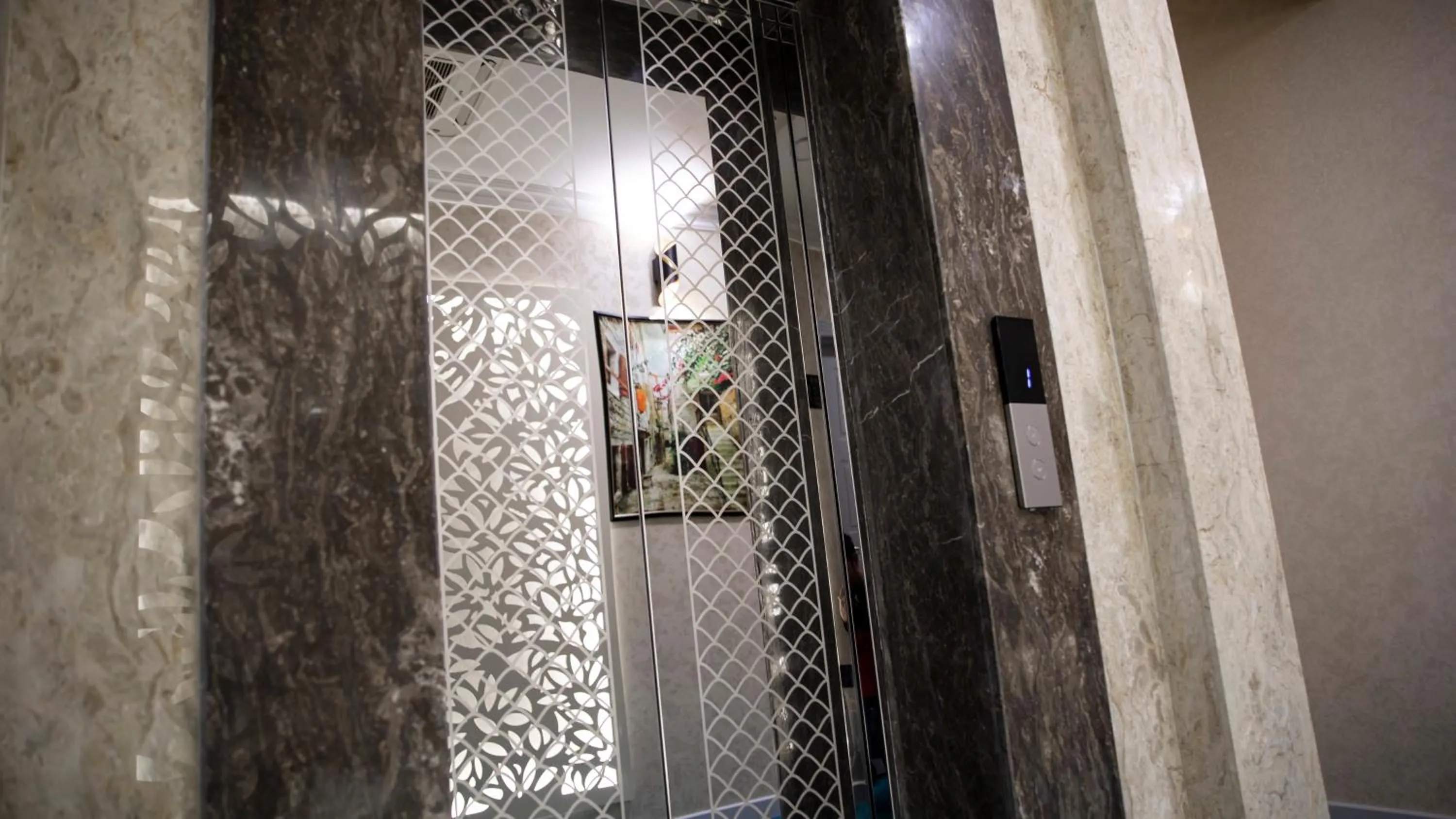 elevator in Essam Deluxe Hotel