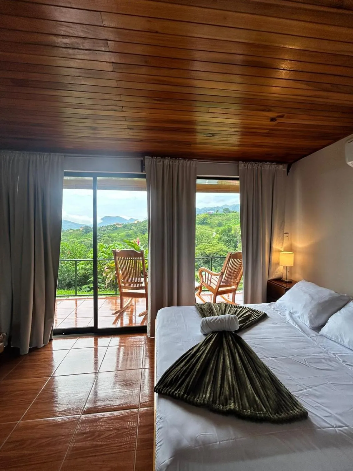 Bed in Chateau Arenal Hotel & Restaurante