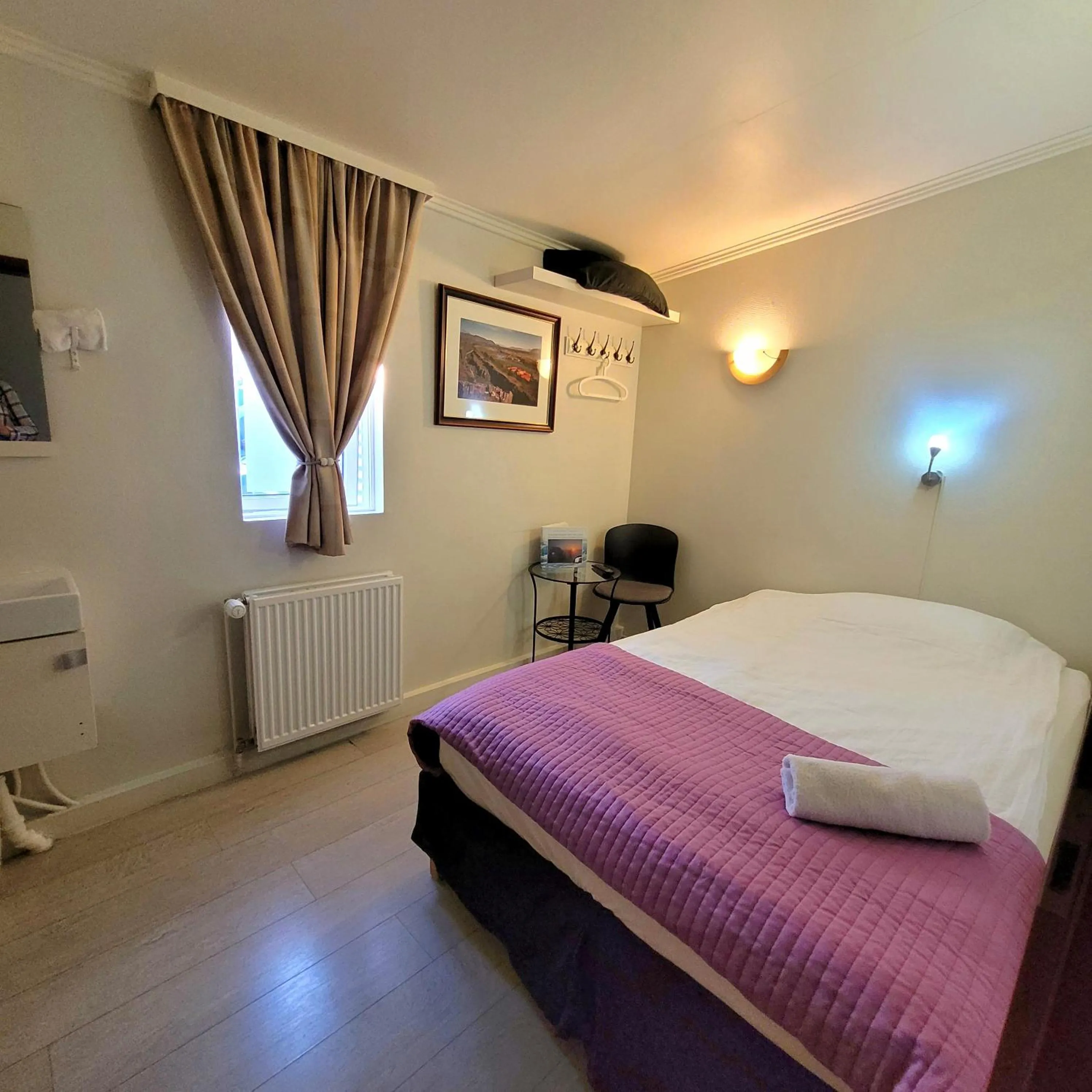 Bed in B&B Guesthouse - Bed and Breakfast Keflavik Centre