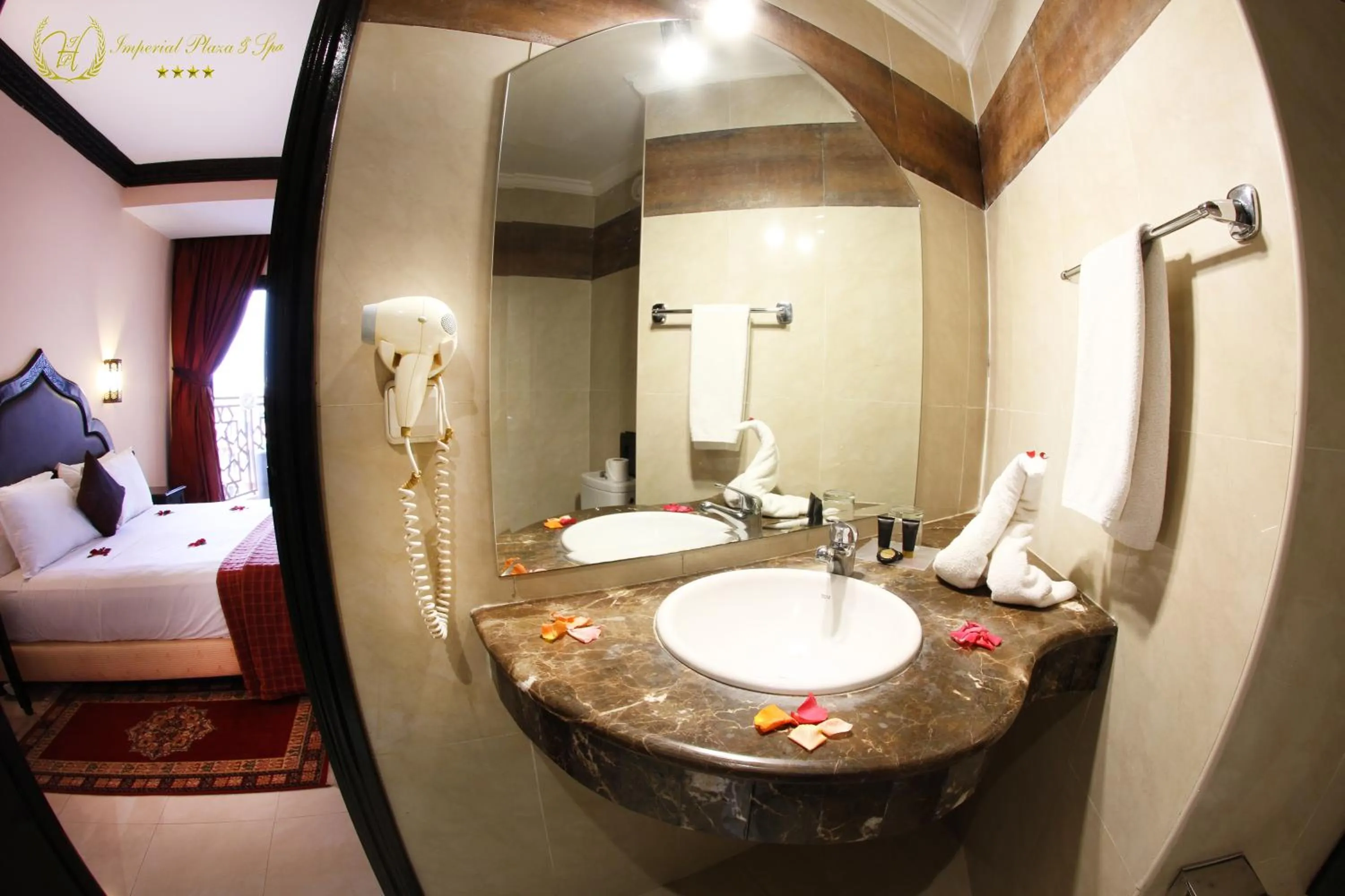 Bathroom, Bed in Hotel Imperial Plaza & Spa